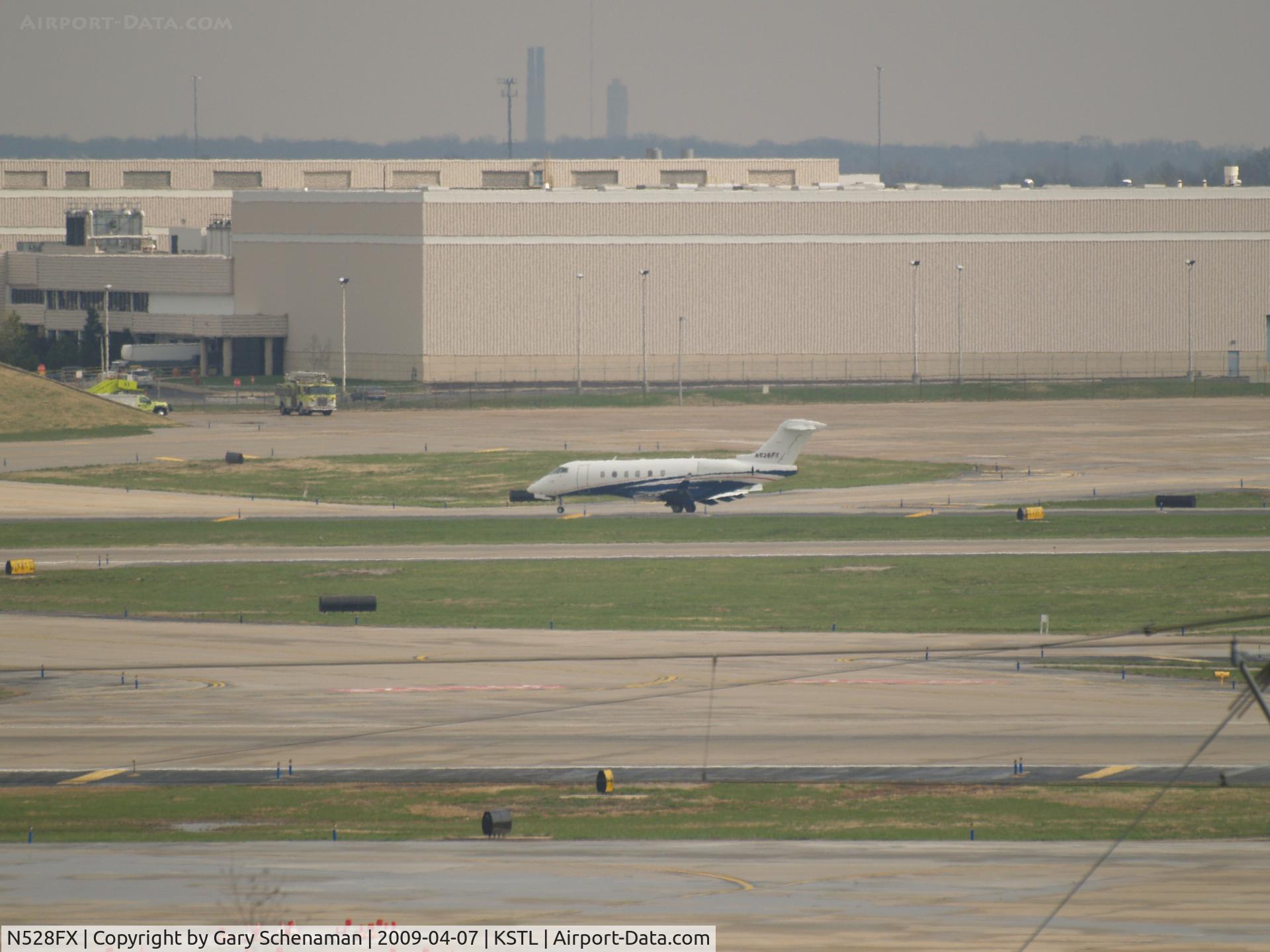 N528FX, 2006 Bombardier Challenger 300 (BD-100-1A10) C/N 20125, JUST LANDED