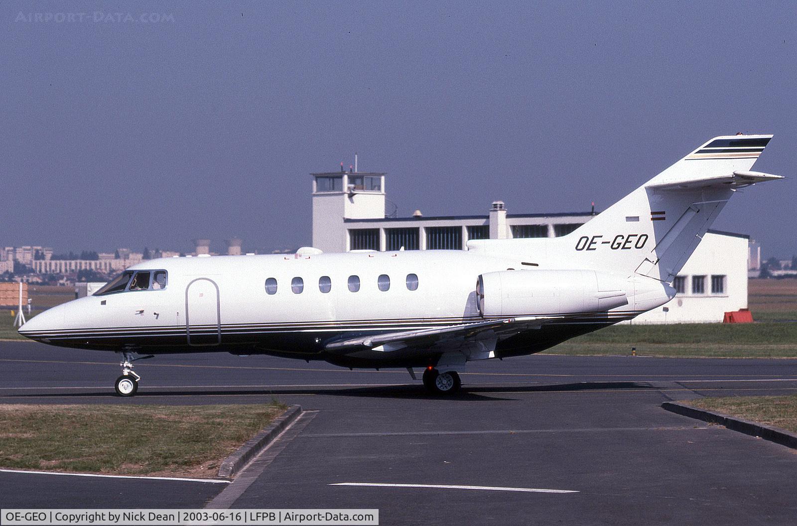 OE-GEO, 2000 Raytheon Hawker 800XP C/N 258477, LFPB Paris Le Bourget