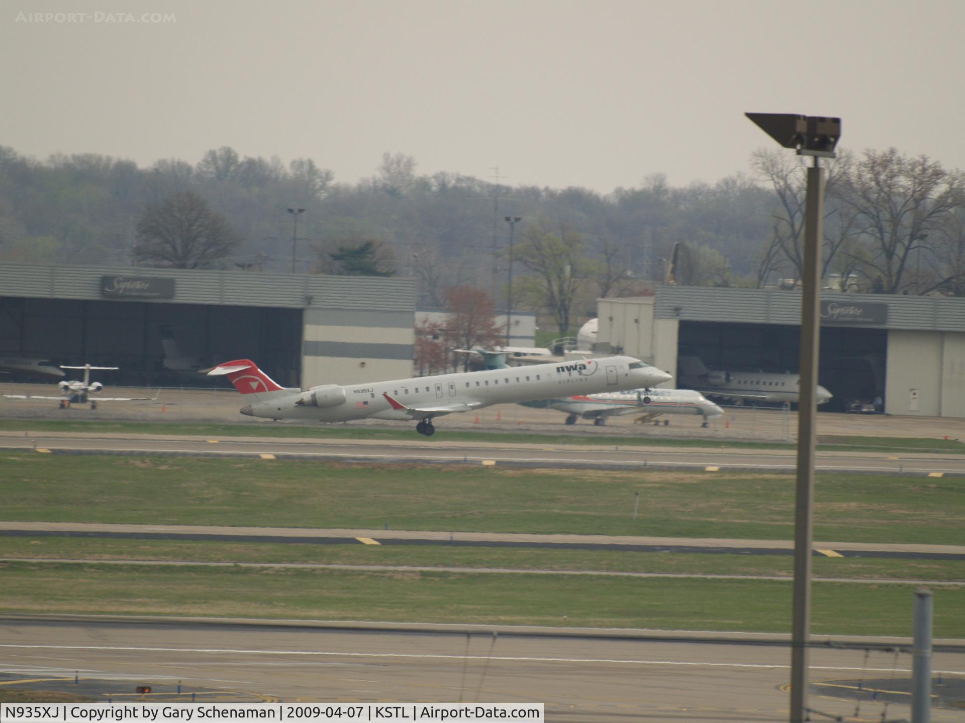 N935XJ, 2008 Bombardier CRJ-900ER (CL-600-2D24) C/N 15199, TAKEOFF