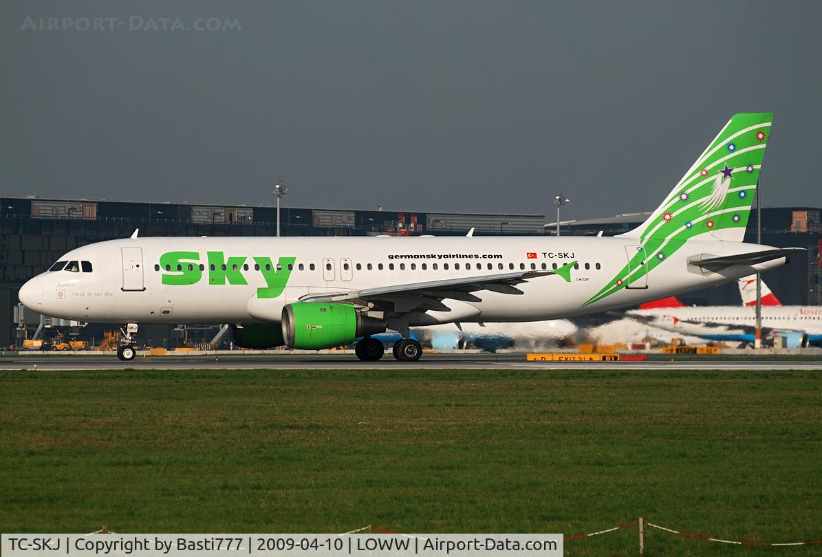 TC-SKJ, 1990 Airbus A320-211 C/N 138, sky airlines in vienna