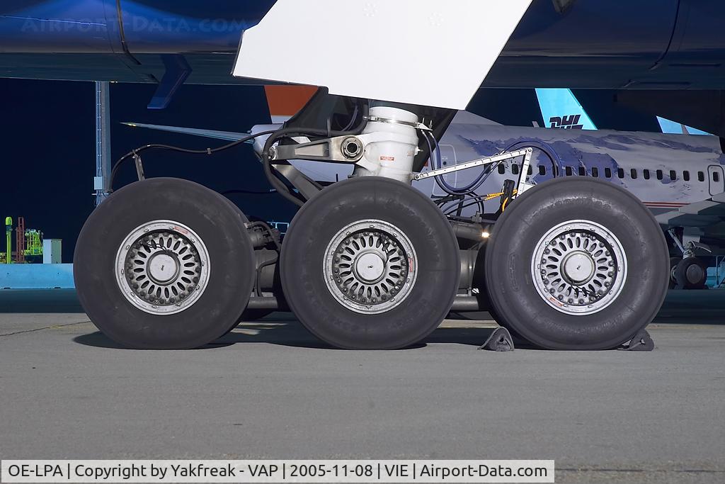 OE-LPA, 1997 Boeing 777-2Z9/ER C/N 28698, Austrian Airlines Boeing 777-200