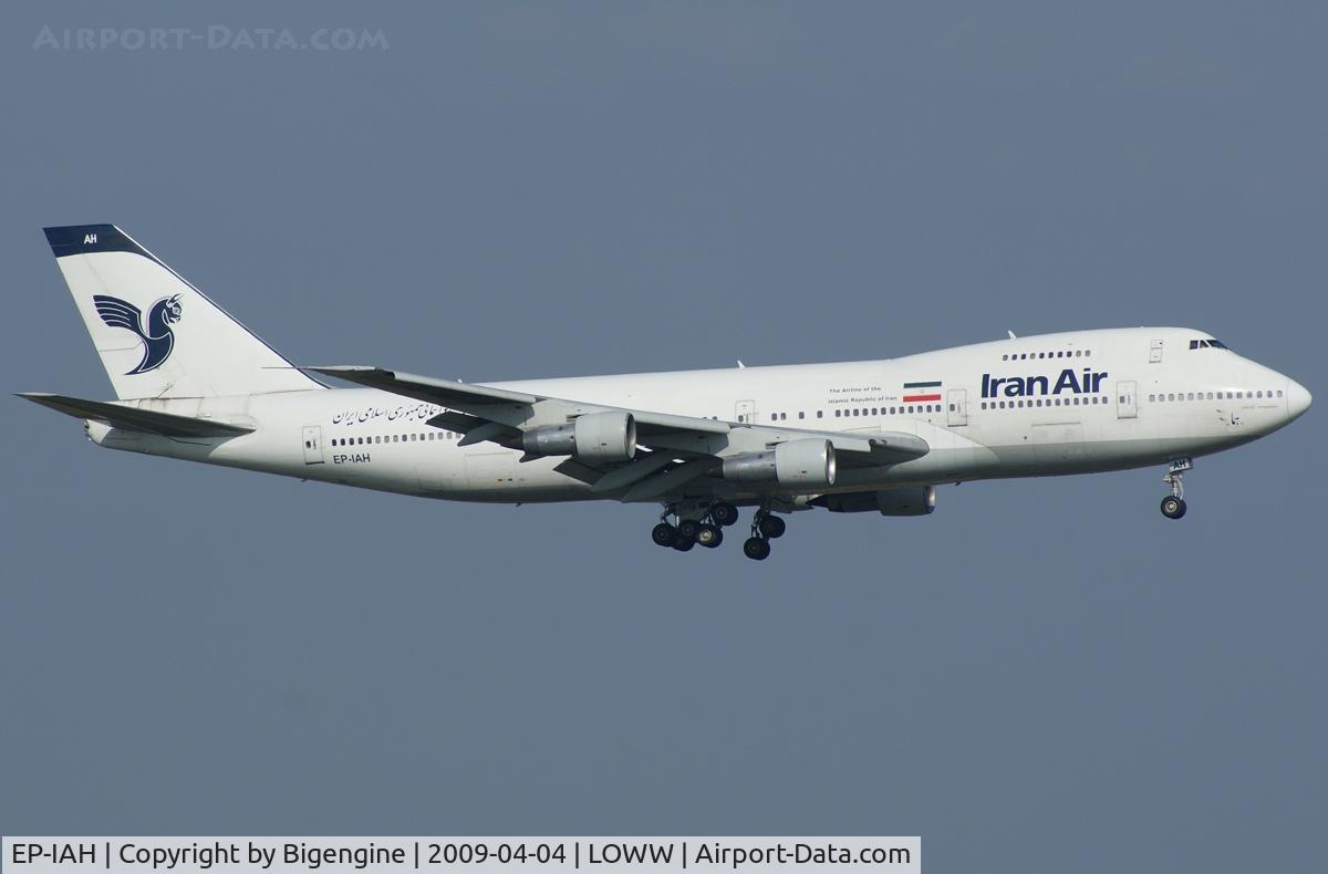EP-IAH, 1976 Boeing 747-286M C/N 21218, Landing on Rwy16.