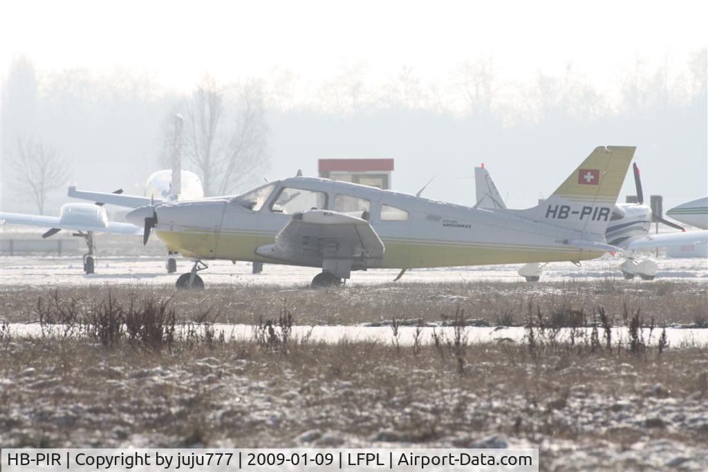 HB-PIR, Piper PA-28-181 Cherokee Archer II C/N 28-8690048, at Logne