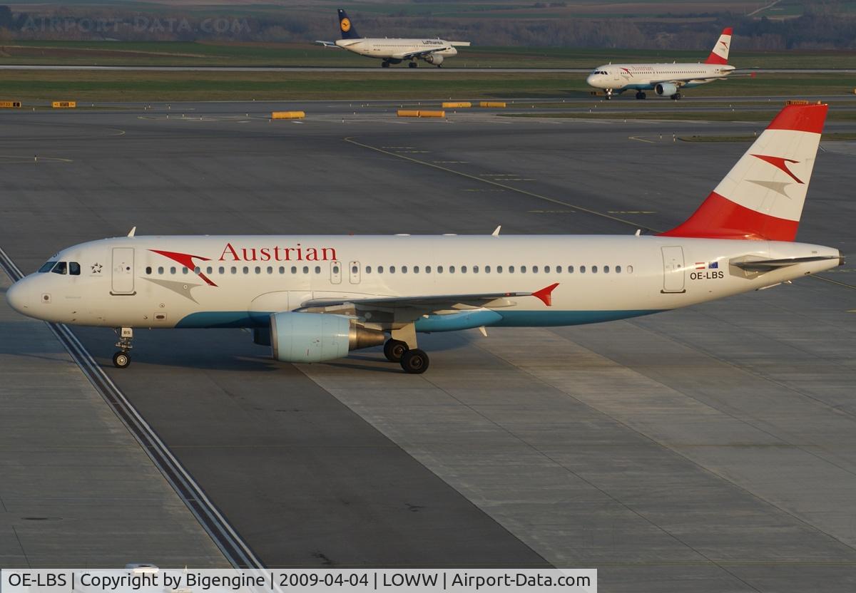 OE-LBS, 2000 Airbus A320-214 C/N 1189, You can see three Airbus A320 in the Picture: 2x Aua, Lufthansa.