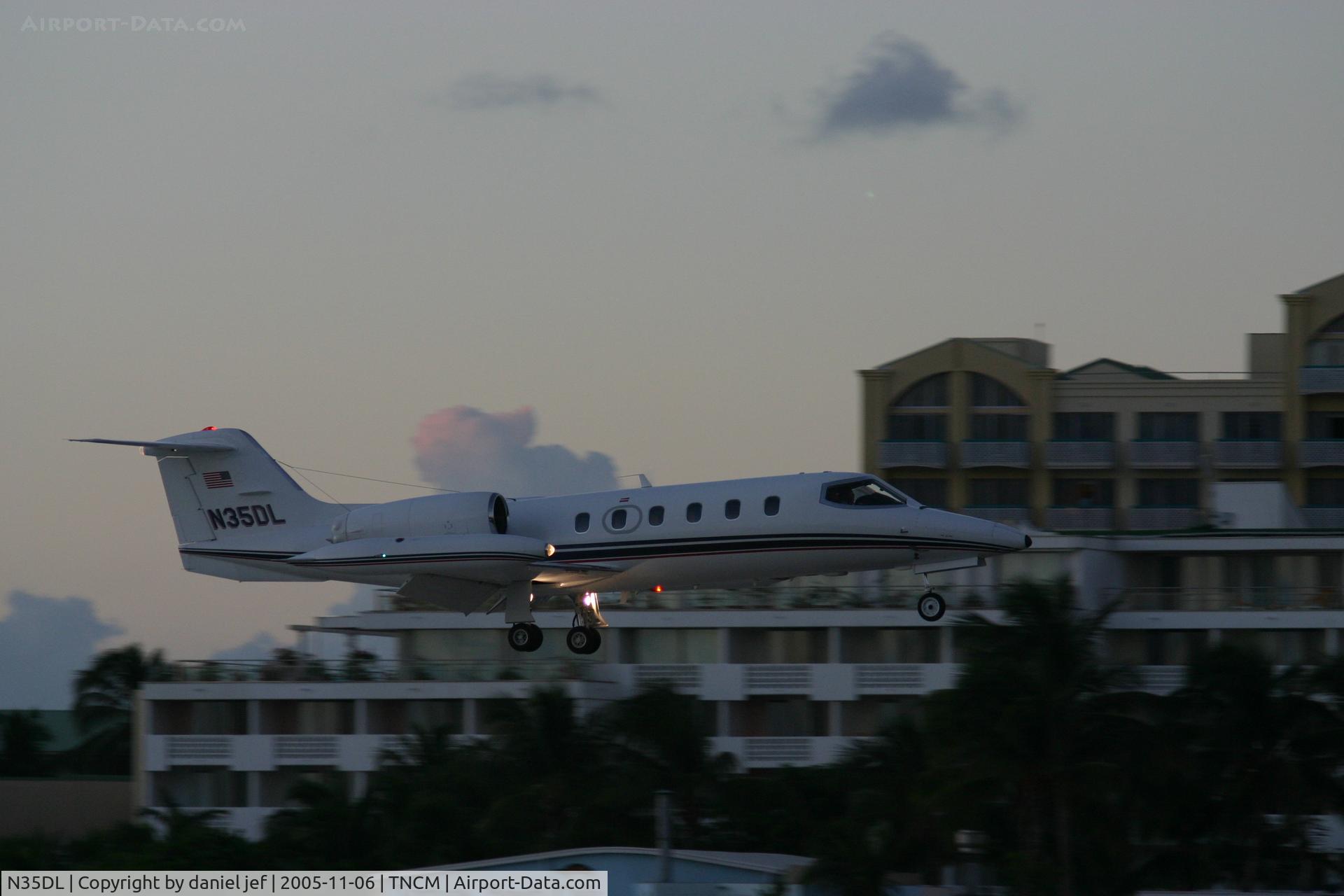 N35DL, 1980 Gates Learjet 25D C/N 317, Landing 09