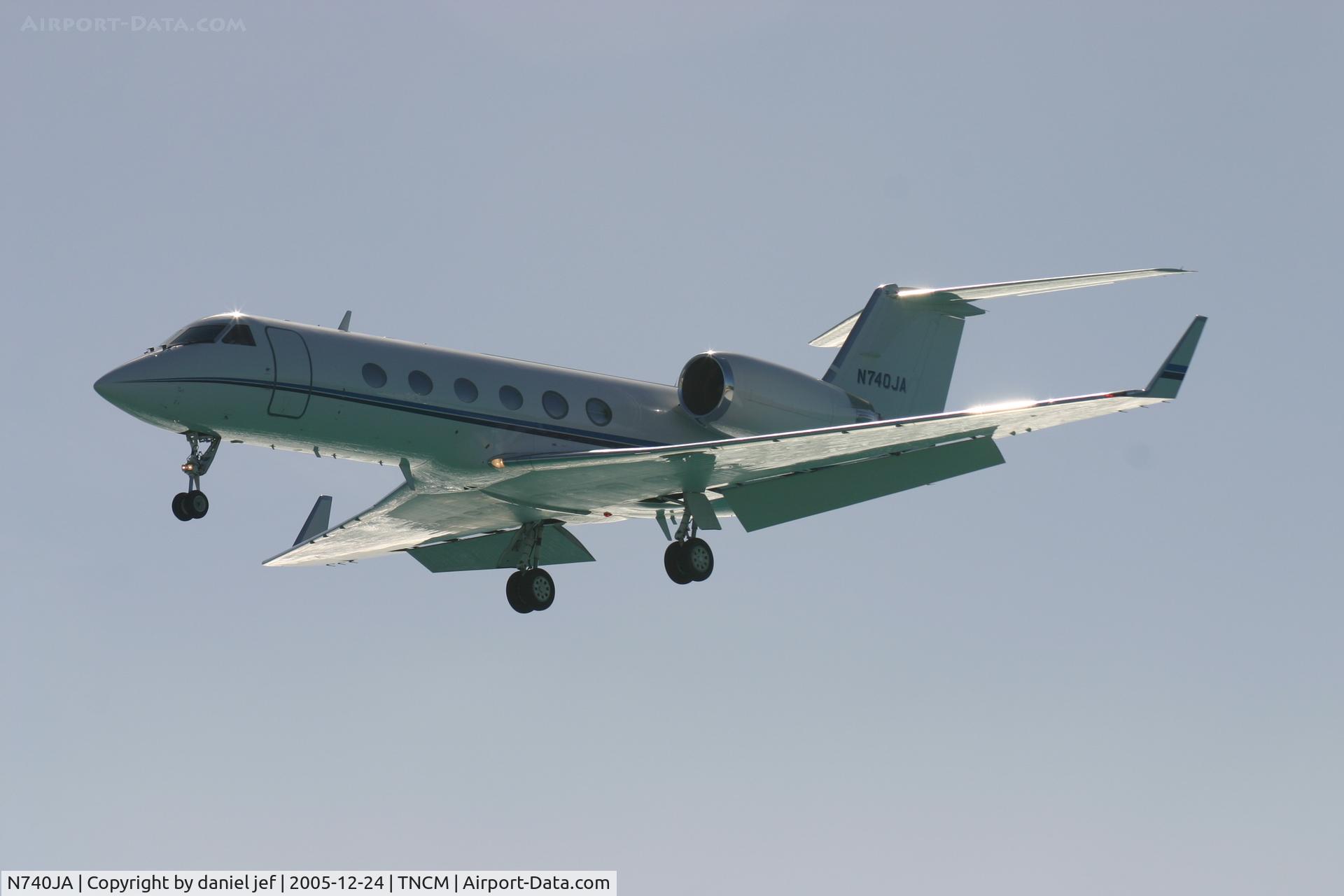 N740JA, 1988 Gulfstream Aerospace G-IV C/N 1074, Landing 09