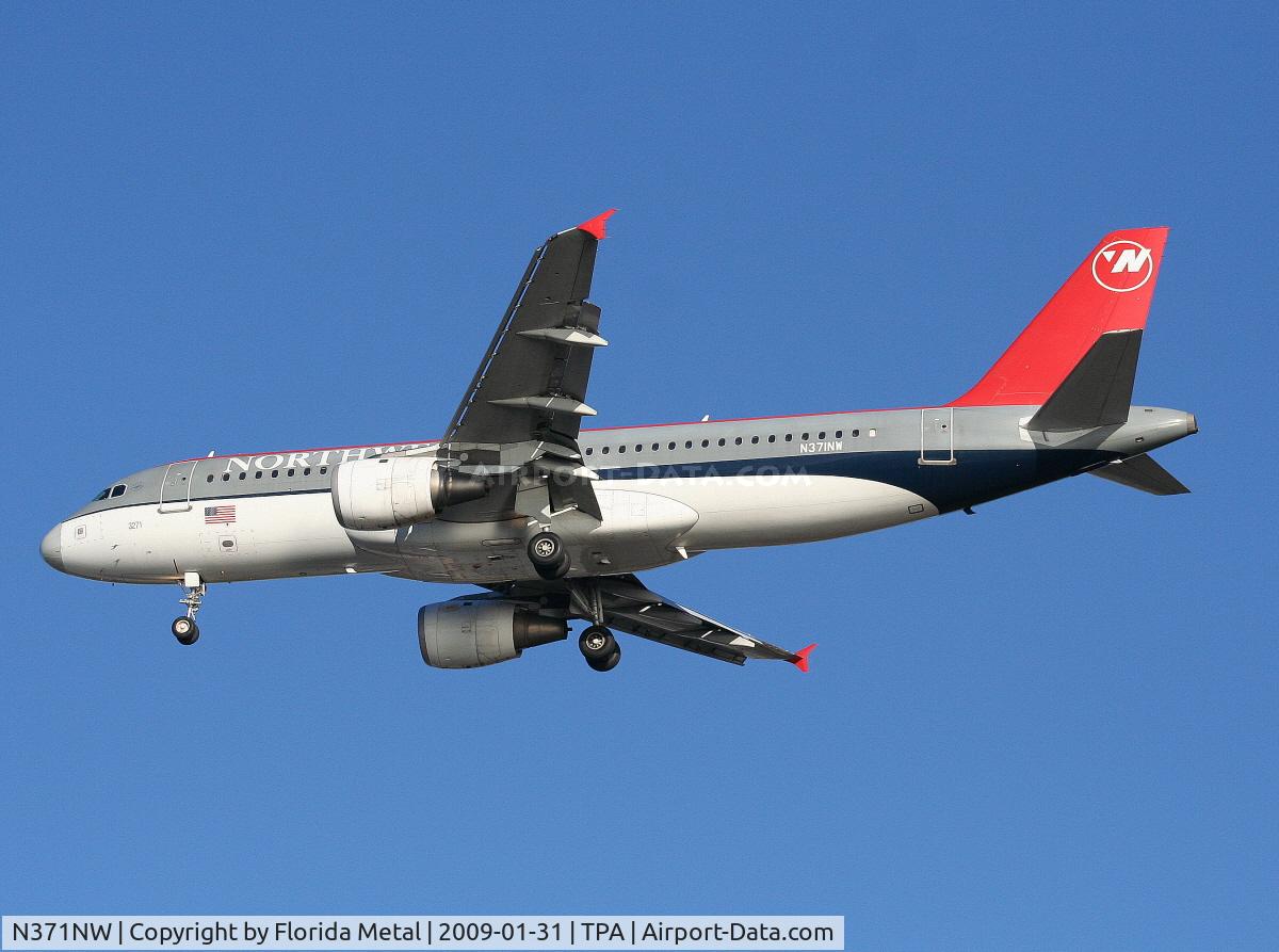 N371NW, 2001 Airbus A320-212 C/N 1535, Northwest A320
