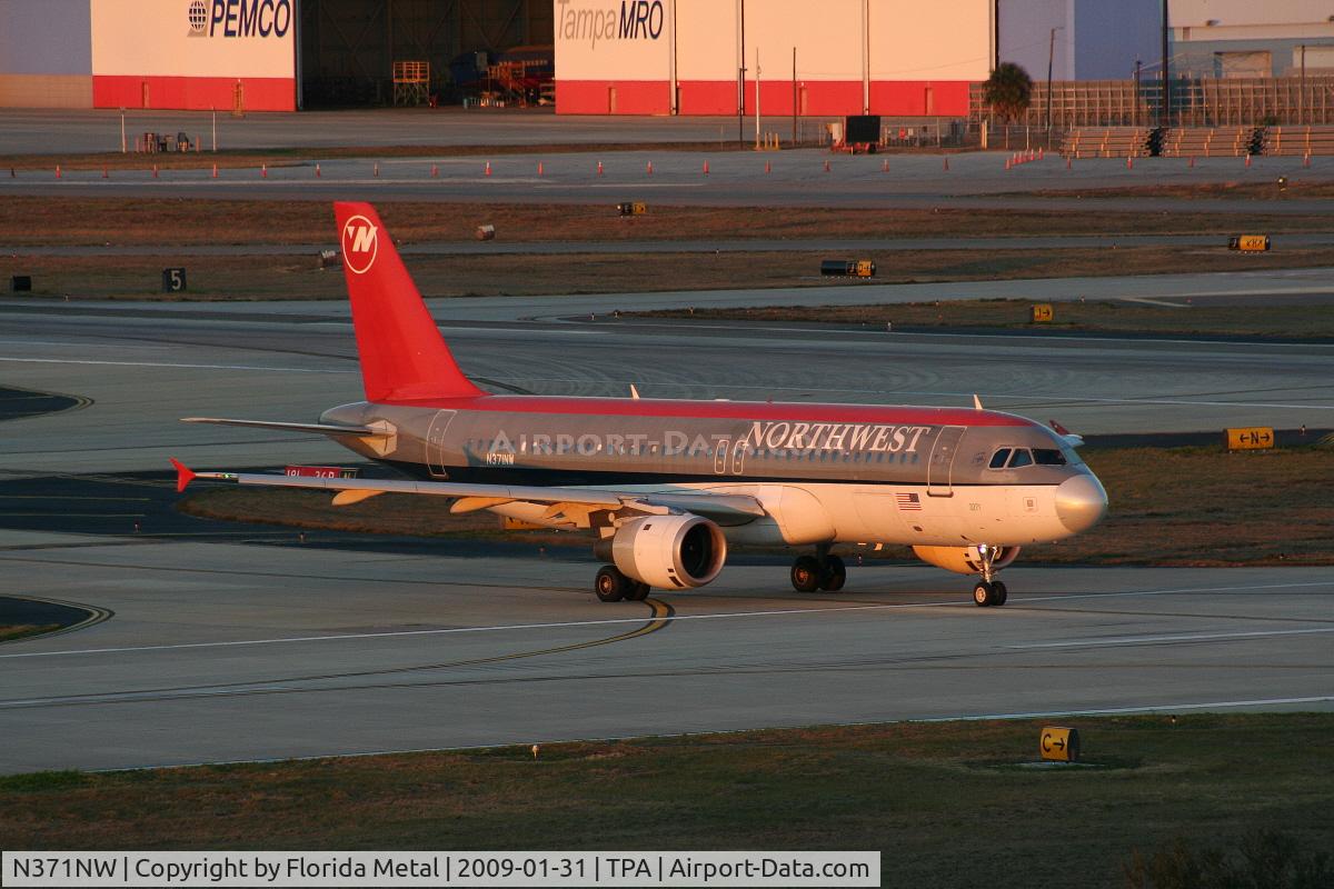 N371NW, 2001 Airbus A320-212 C/N 1535, Northwest A320