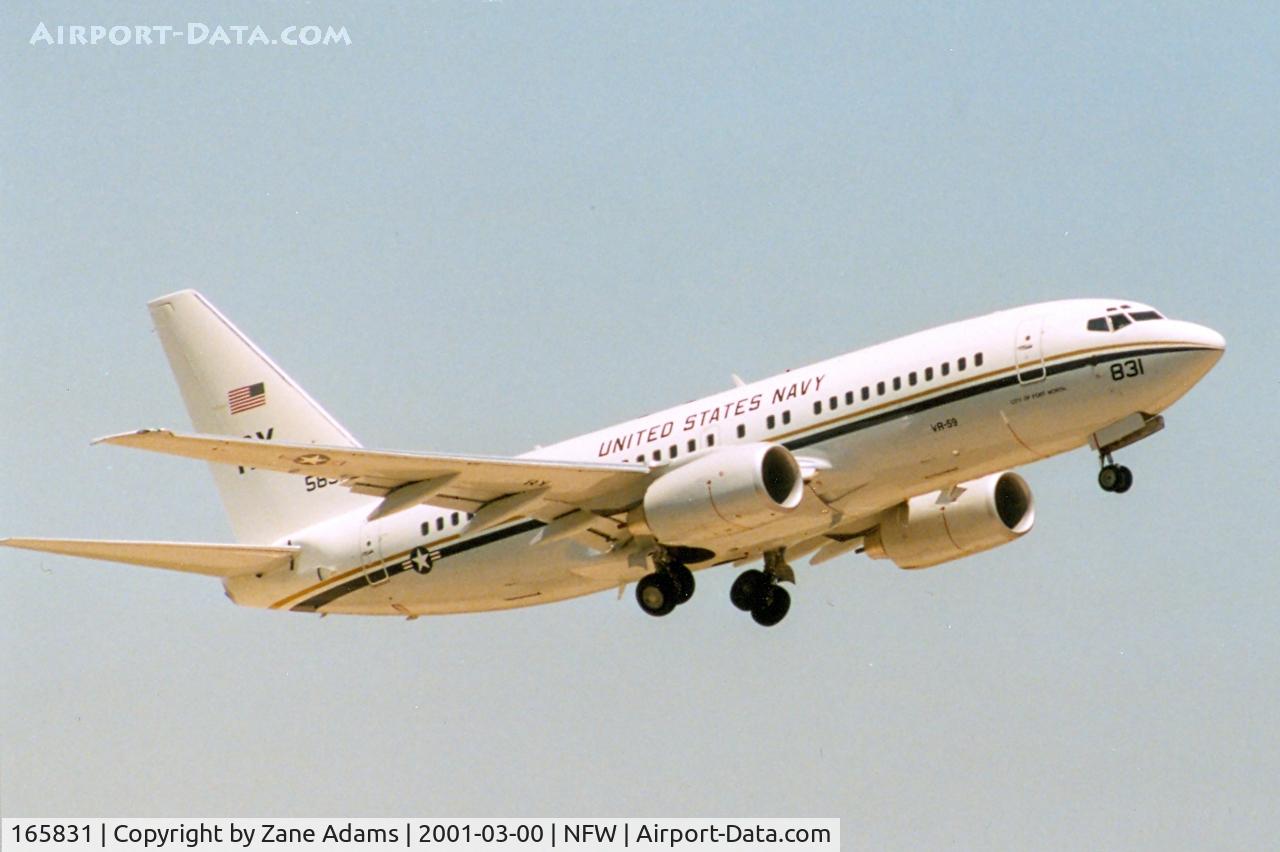 165831, 2000 Boeing C-40A Clipper (737-fAF) C/N 30200, Departing NASJRB Fort Worth.