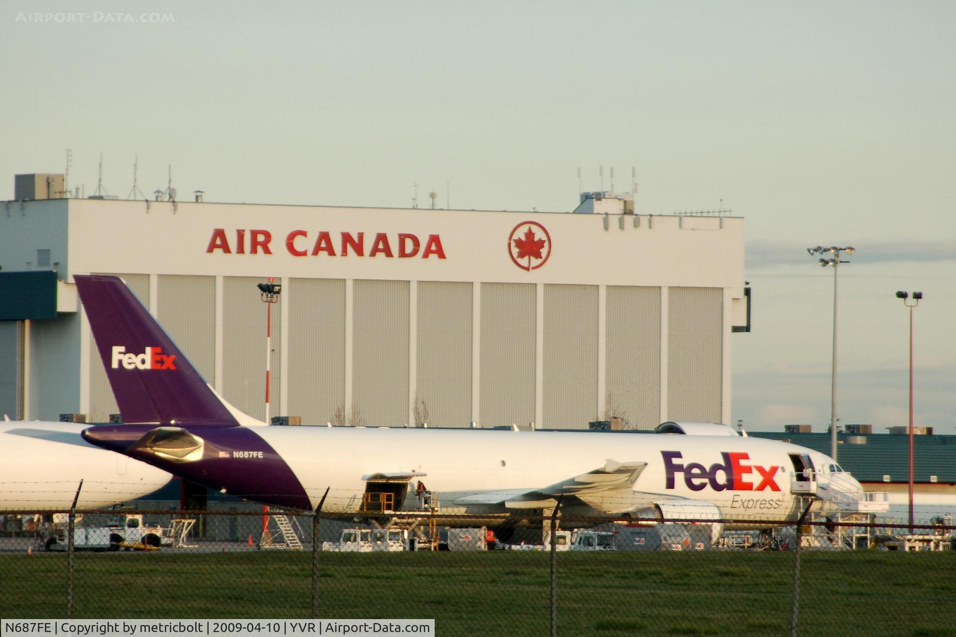N687FE, 2007 Airbus A300F4-605R C/N 0873, Cargo loading