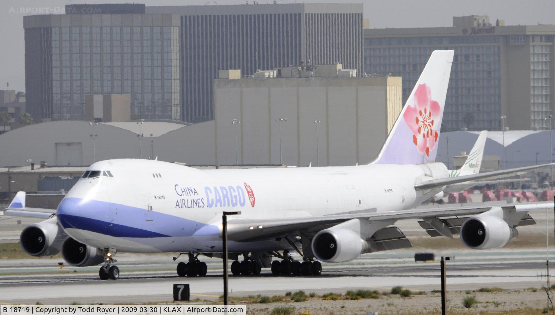 B-18719, 2005 Boeing 747-409F/SCD C/N 33739, Landing 25L at LAX