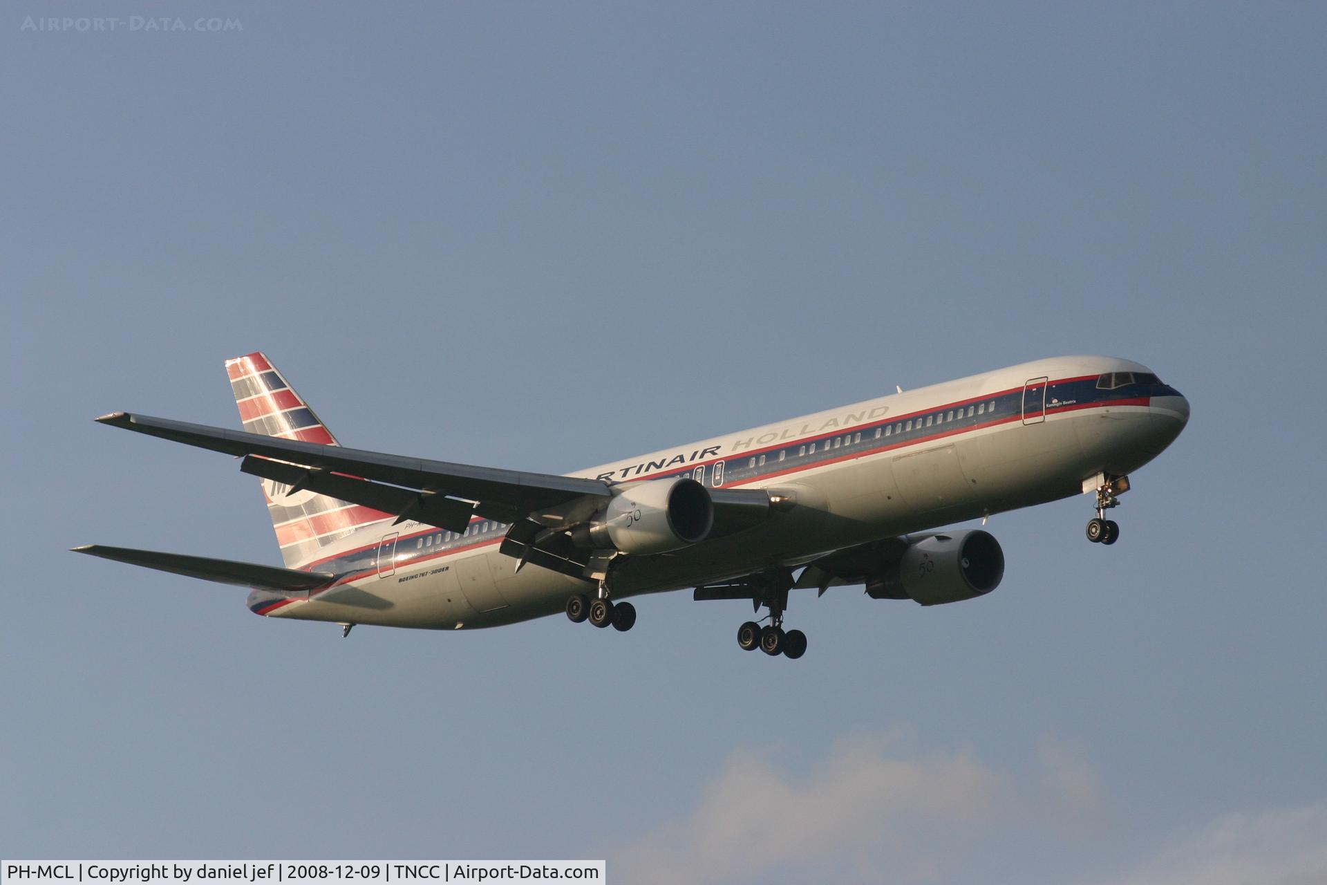 PH-MCL, 1992 Boeing 767-31A/ER C/N 26469, on final