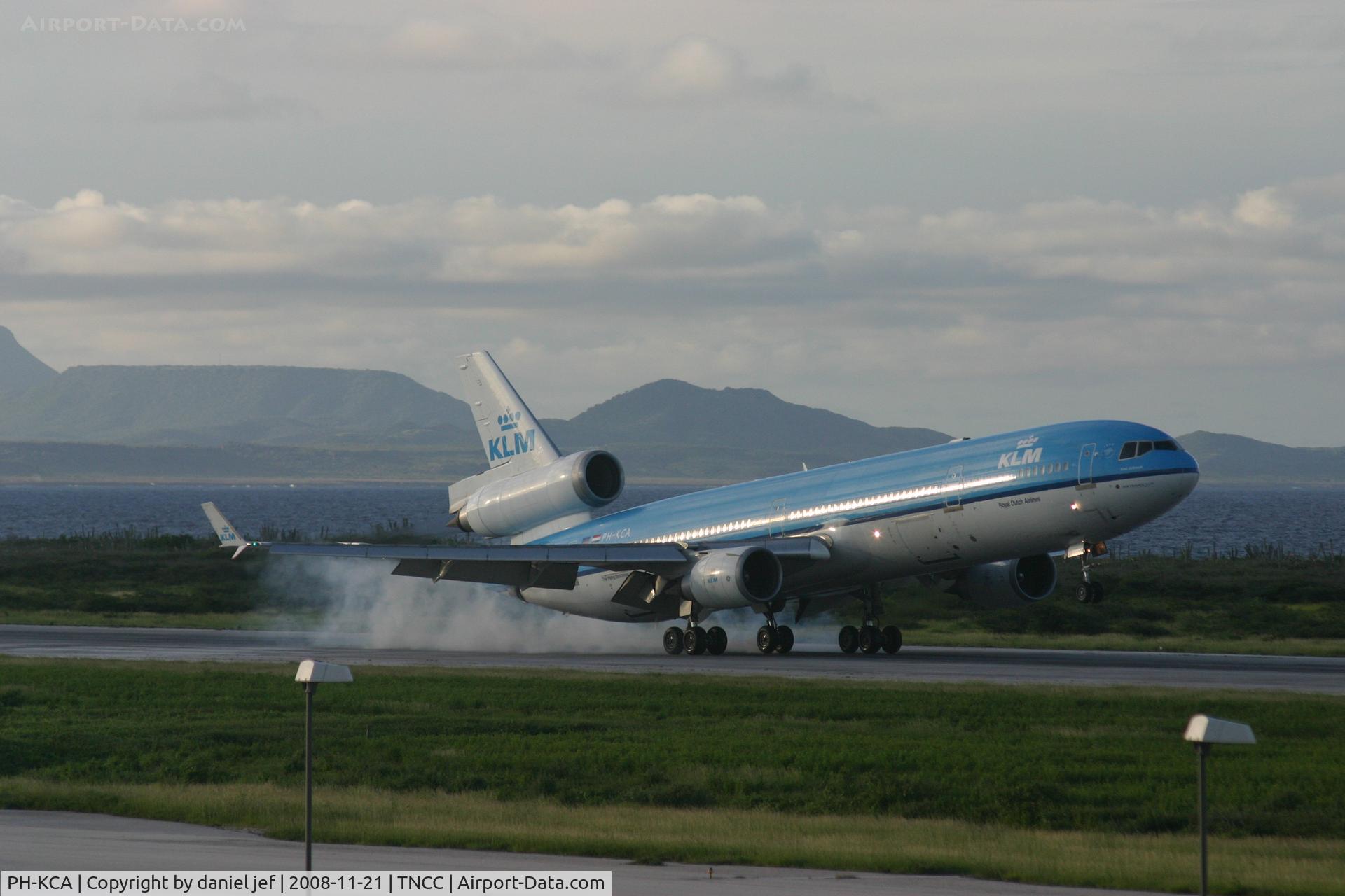 PH-KCA, 1993 McDonnell Douglas MD-11 C/N 48555, touch down