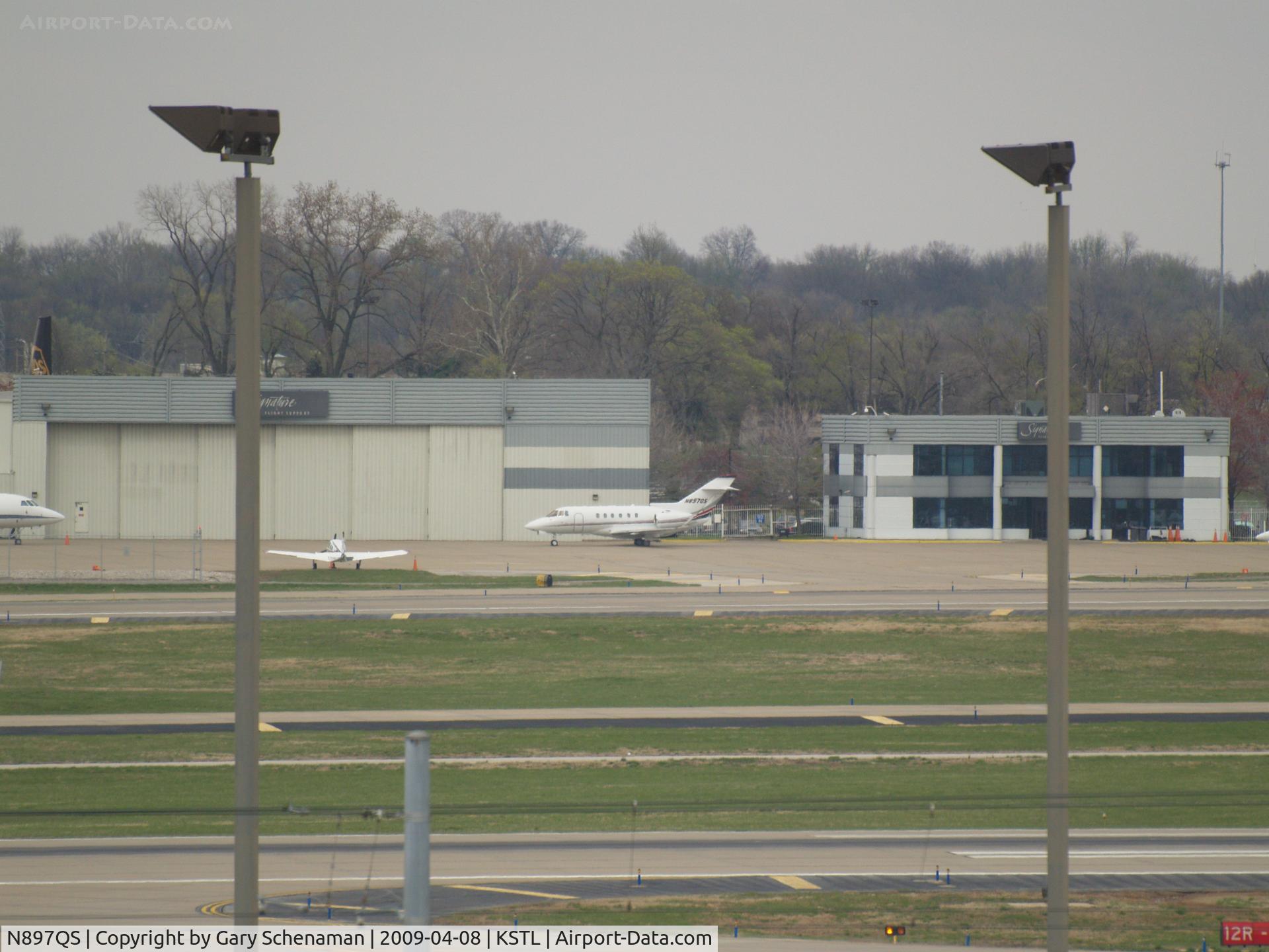 N897QS, 2007 Hawker Beechcraft 900XP C/N HA-0014, ON NORTH END OF ST. LOUIS AIRPORT