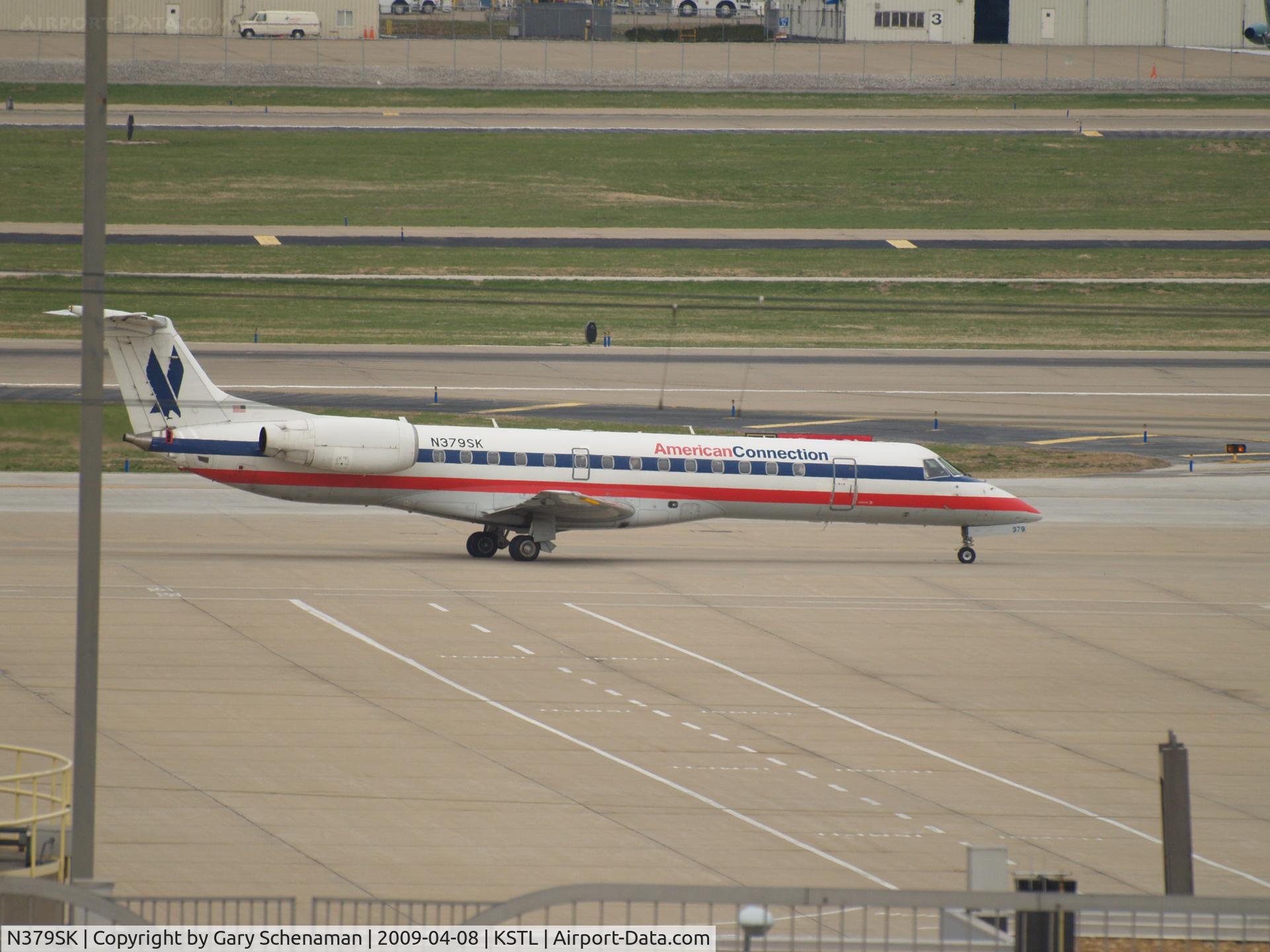 N379SK, 2002 Embraer ERJ-140LR (EMB-135KL) C/N 145606, HEADING TO RUNWAY