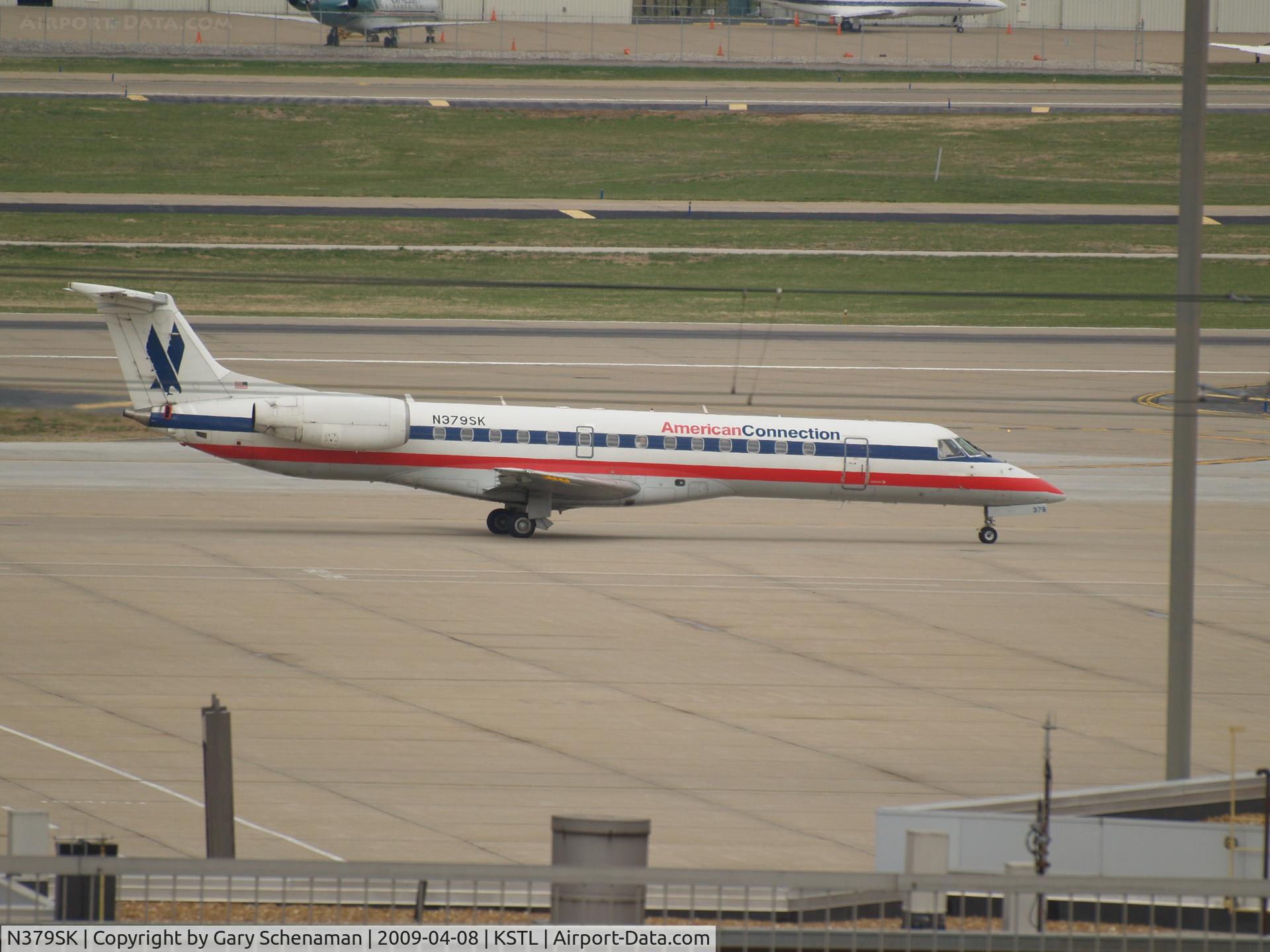 N379SK, 2002 Embraer ERJ-140LR (EMB-135KL) C/N 145606, HEADING TO RUNWAY