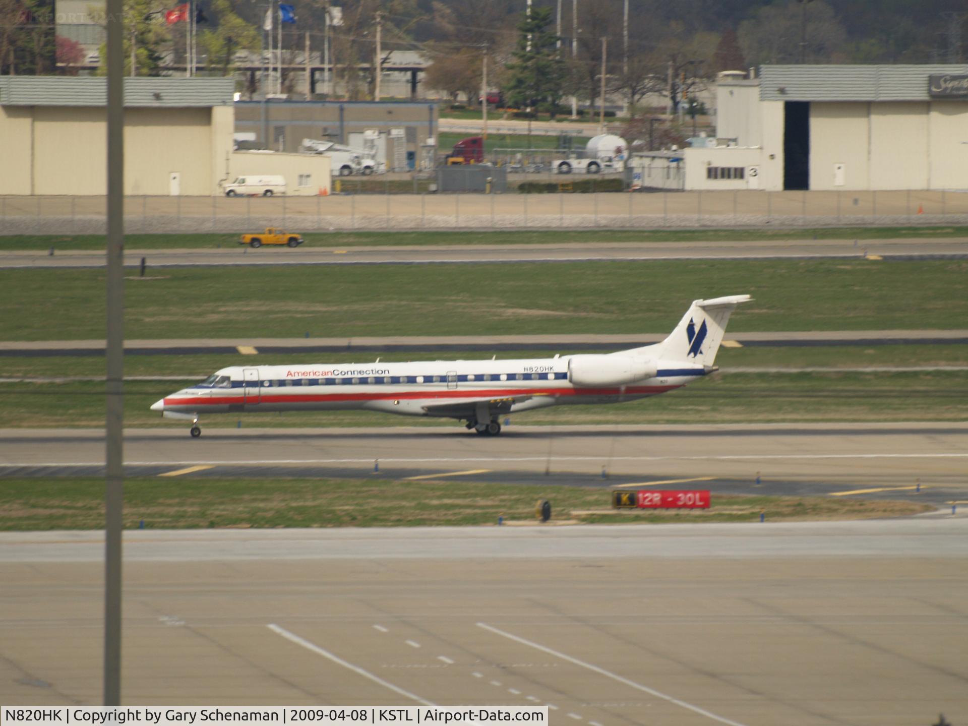N820HK, 1998 Embraer EMB-145EP (ERJ-145EP) C/N 145064, TAKEOFF ROLL AT ST. LOUIS