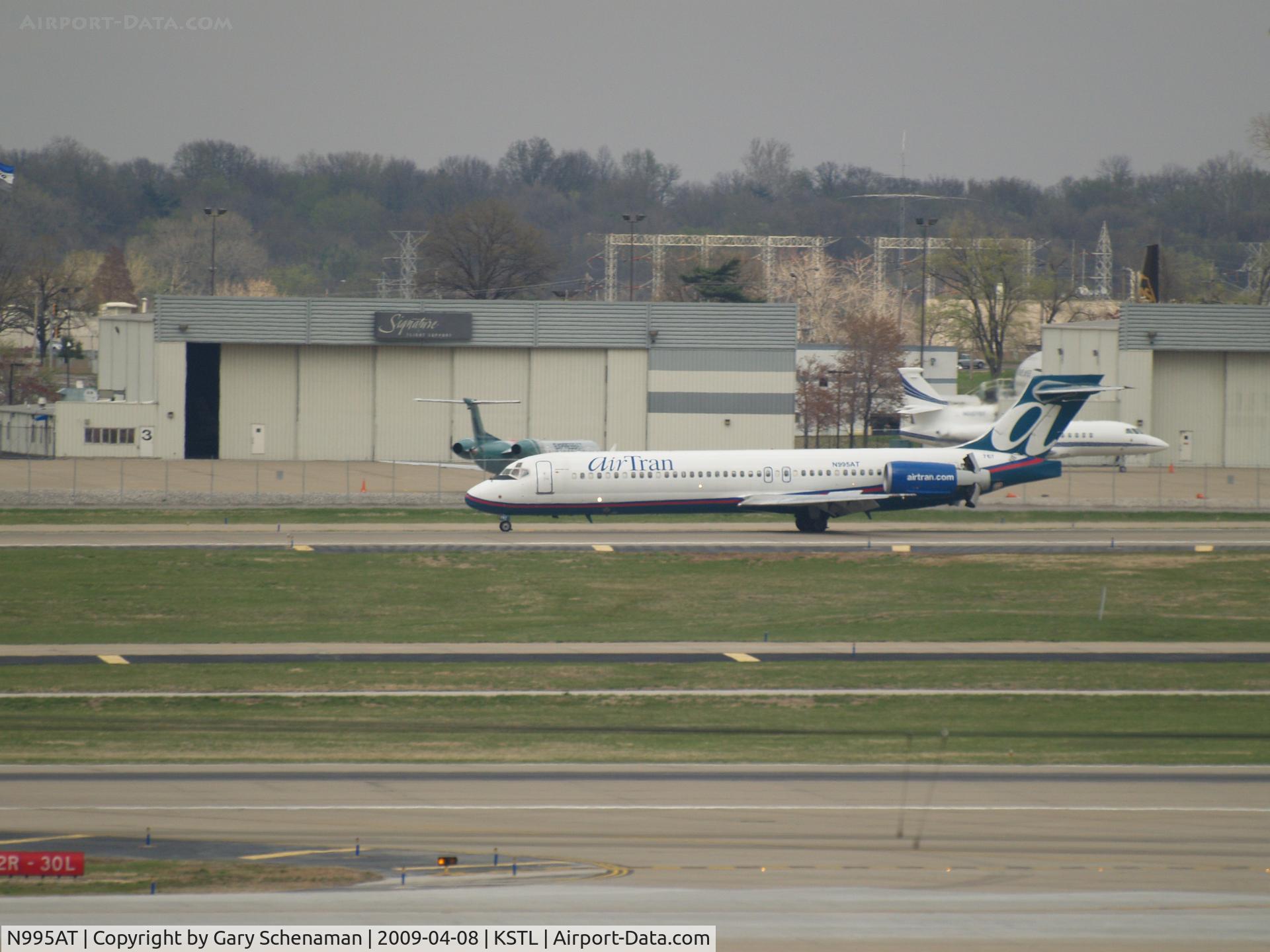 N995AT, 2002 Boeing 717-200 C/N 55139, JUST LANDED AT ST. lOUIS