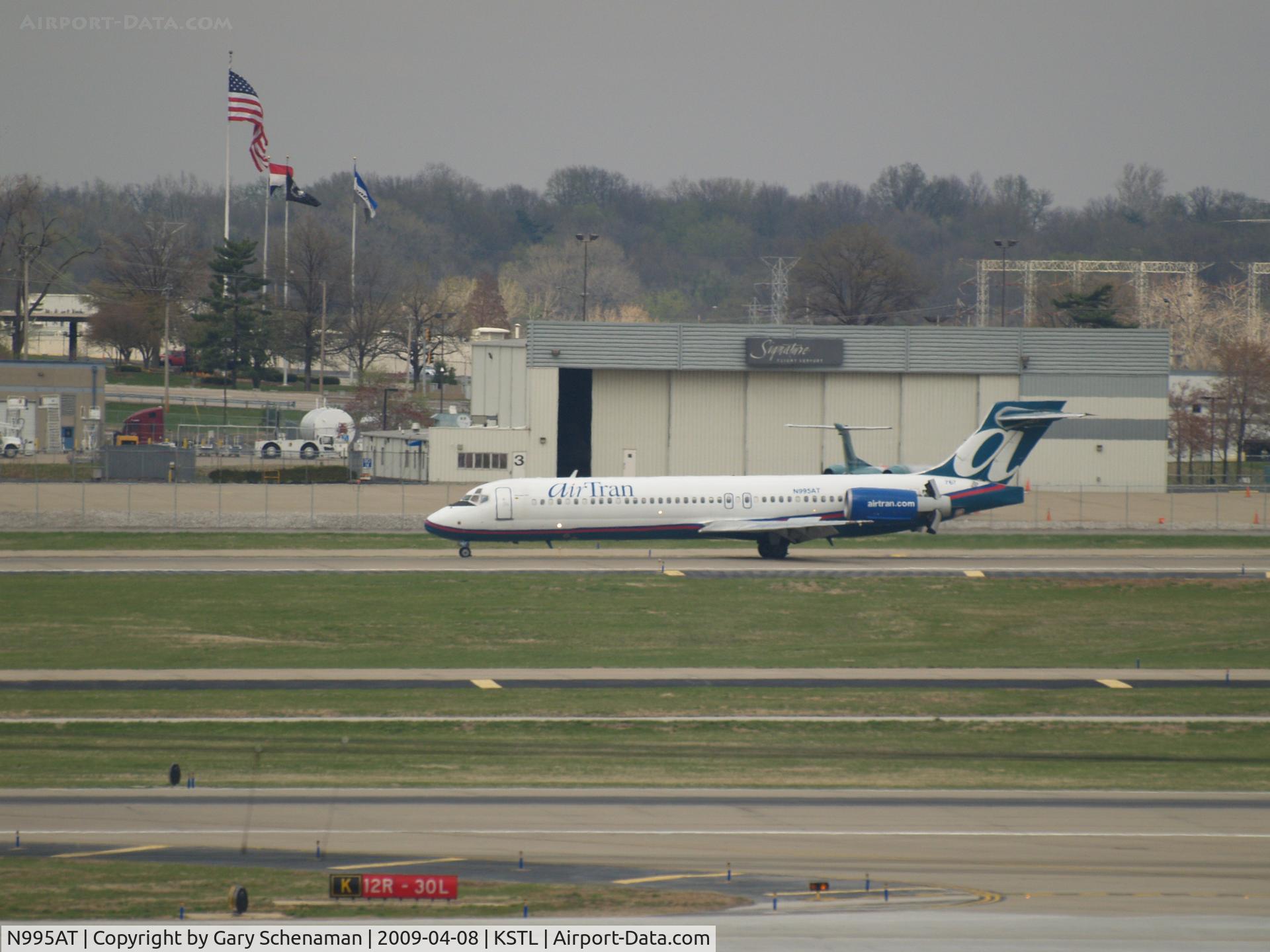 N995AT, 2002 Boeing 717-200 C/N 55139, JUST LANDED AT ST. lOUIS