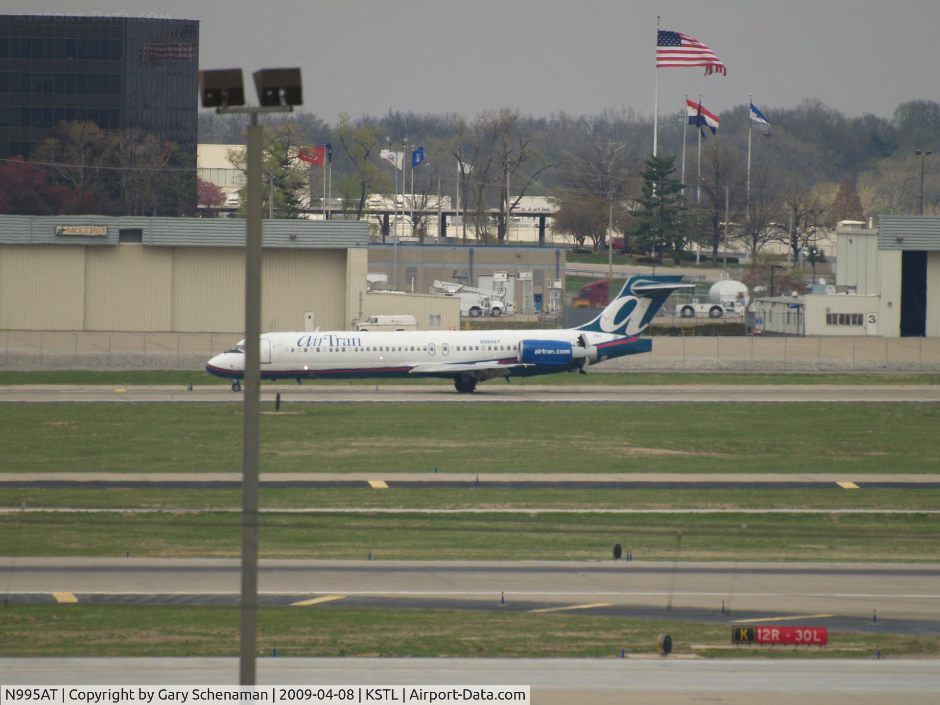 N995AT, 2002 Boeing 717-200 C/N 55139, JUST LANDED AT ST. lOUIS