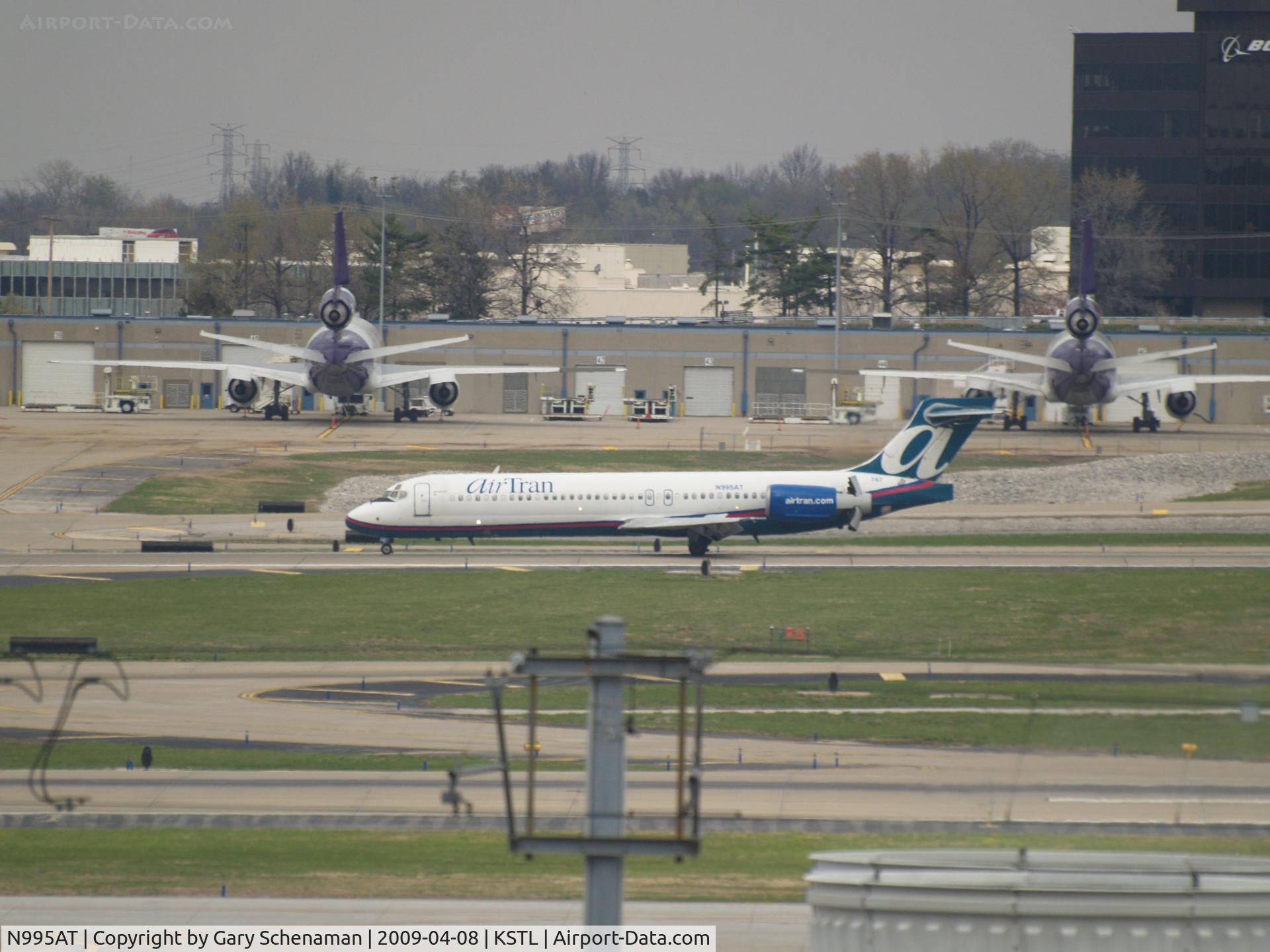 N995AT, 2002 Boeing 717-200 C/N 55139, JUST LANDED AT ST. lOUIS