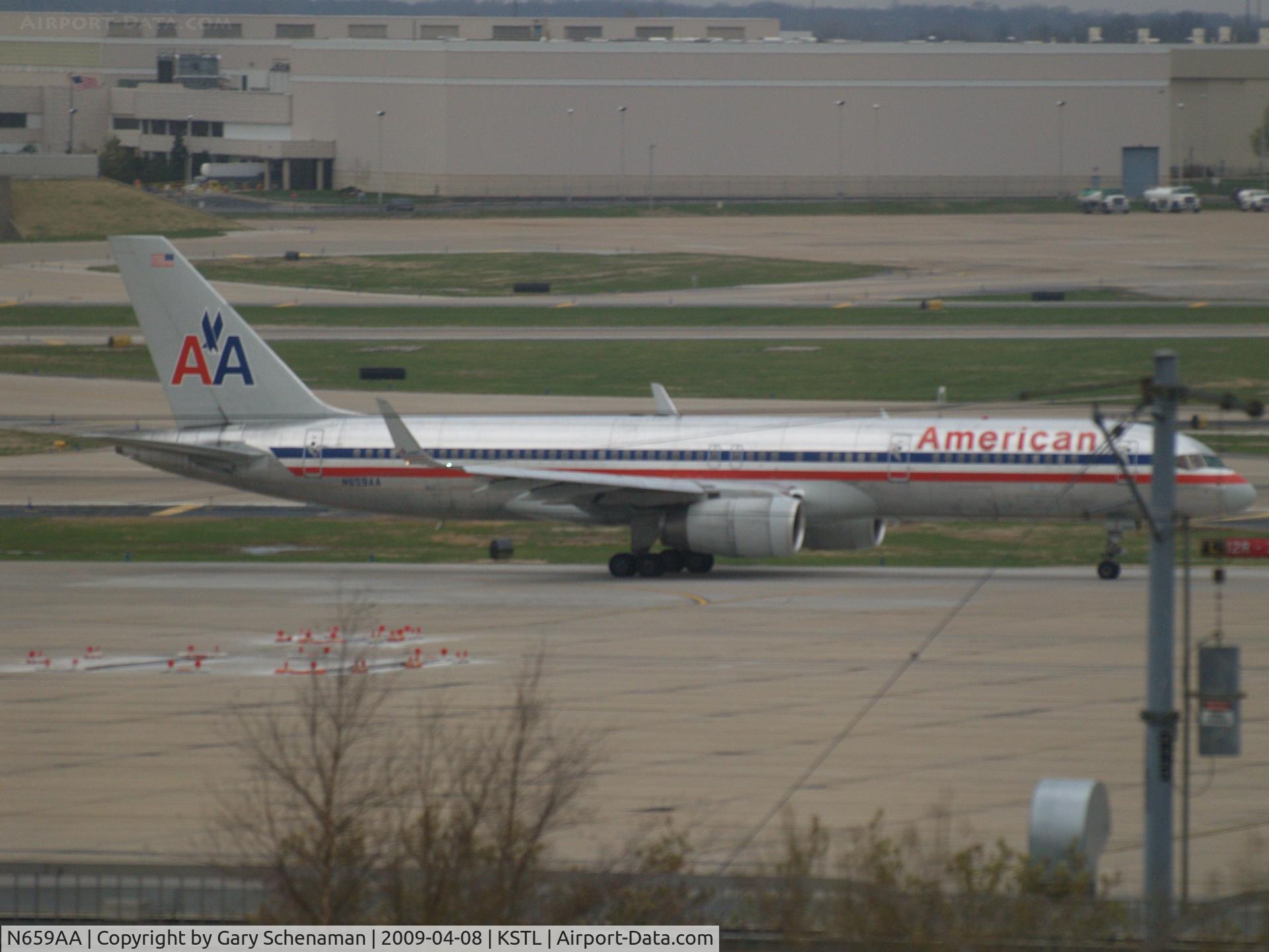 N659AA, 1992 Boeing 757-223 C/N 24617, HEADING TO TERMINAL