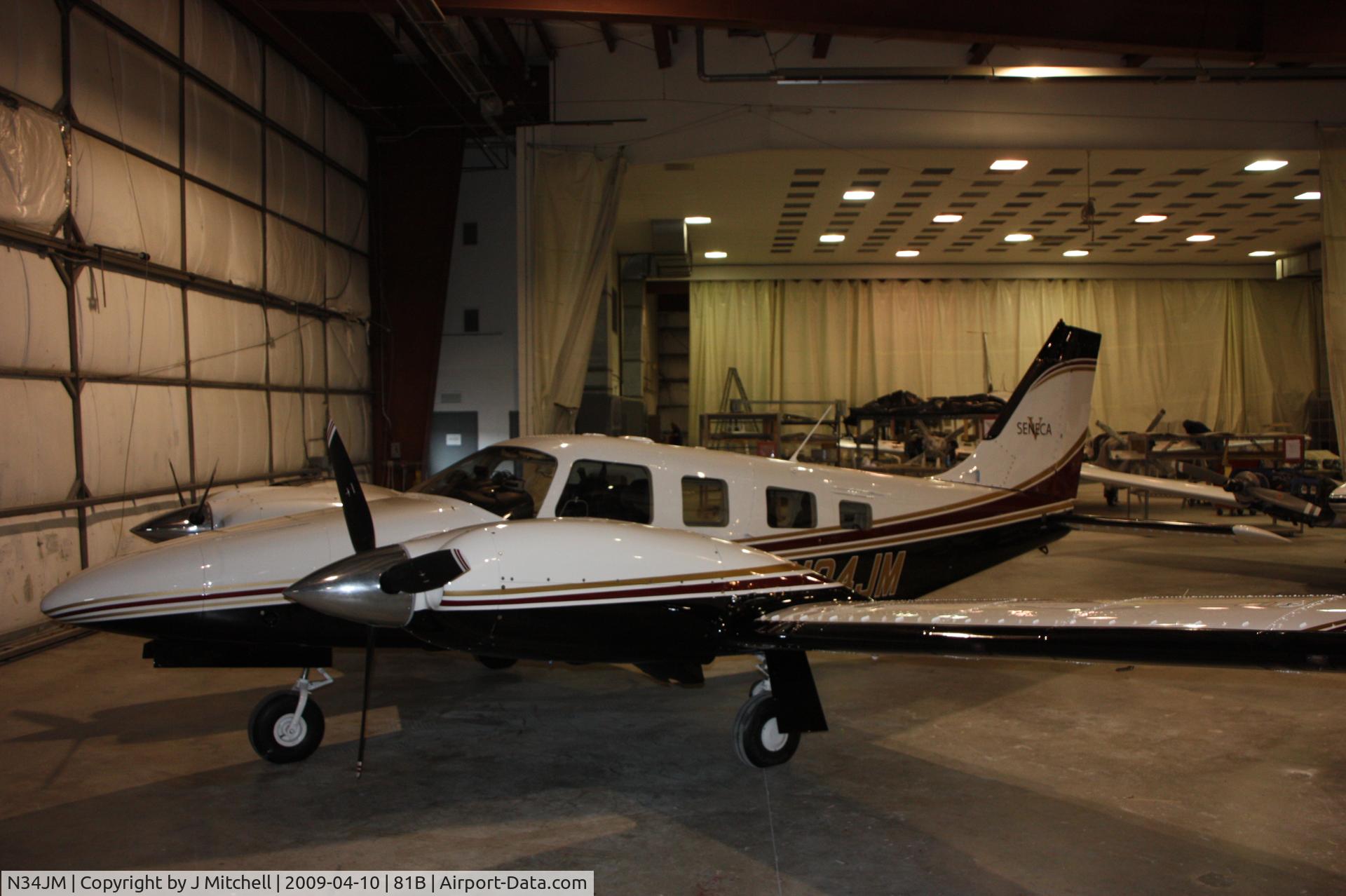 N34JM, 2000 Piper PA-34-220T Seneca V C/N 3449177, Fresh paint @ Oxford Aviation