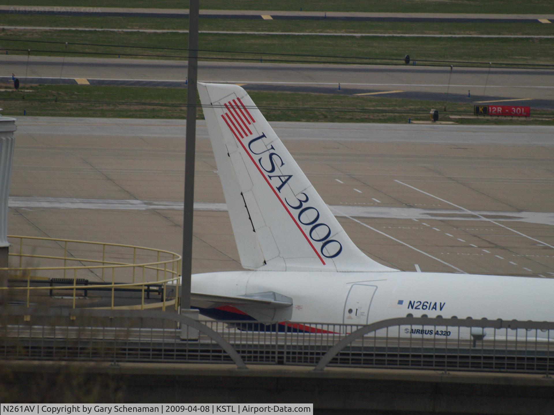 N261AV, 2001 Airbus A320-214 C/N 1615, AT TERMINAL
