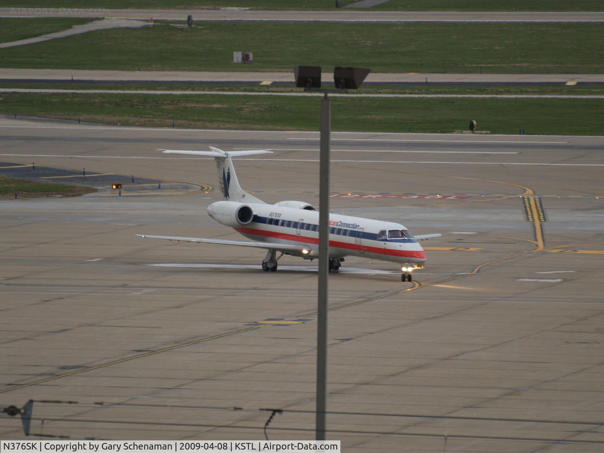 N376SK, 2002 Embraer ERJ-140LR (EMB-135KL) C/N 145578, HEADING TO TERMINAL