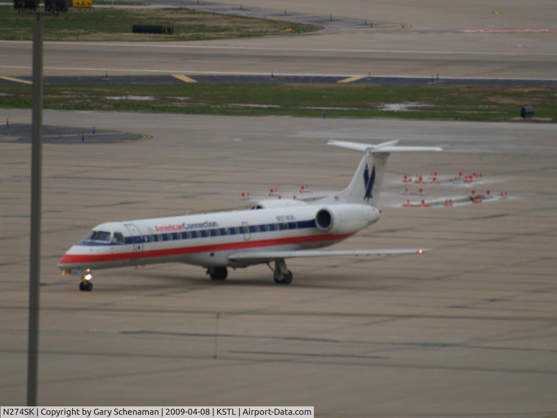 N274SK, 2000 Embraer EMB-145LR C/N 145344, HEADING TO TERMINAL