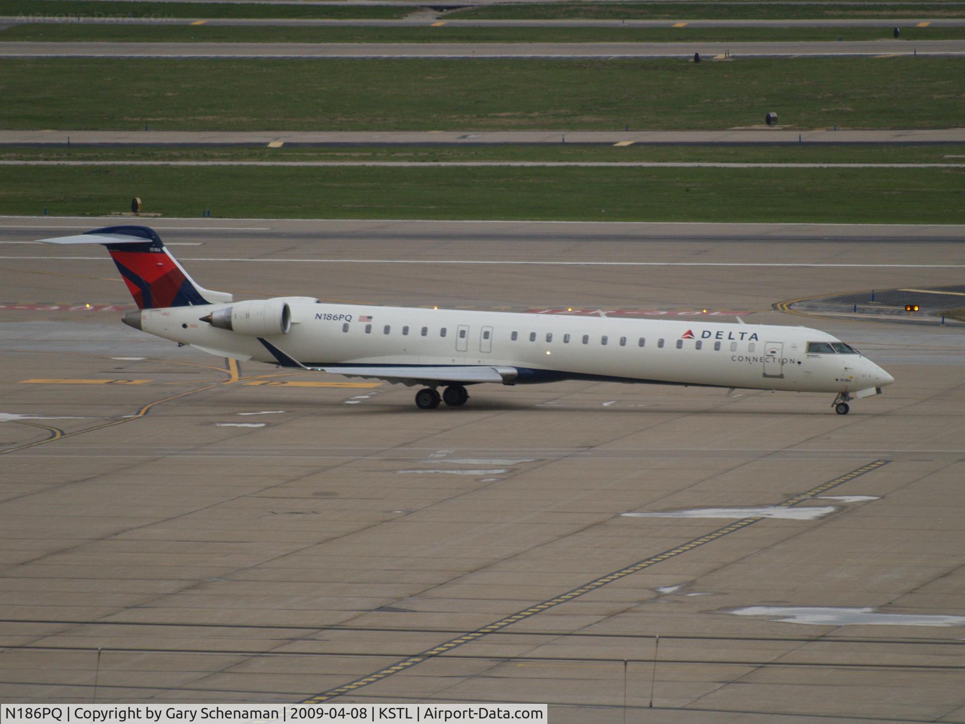 N186PQ, 2008 Bombardier CRJ-900ER (CL-600-2D24) C/N 15186, HEADING TOWARD RUNWAY