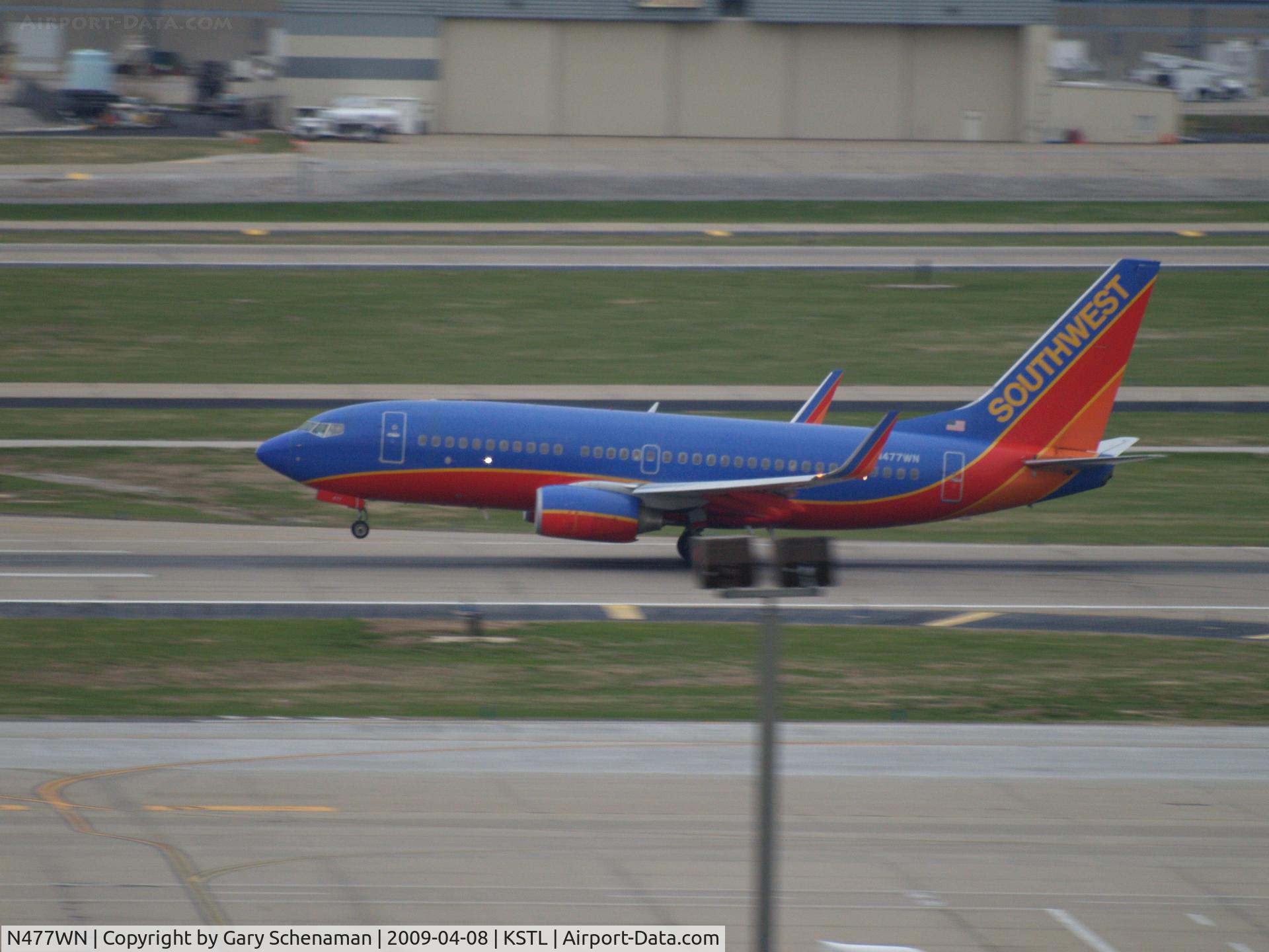 N477WN, 2004 Boeing 737-7H4 C/N 33988, TAKEOFF ROLL AT ST. LOUIS