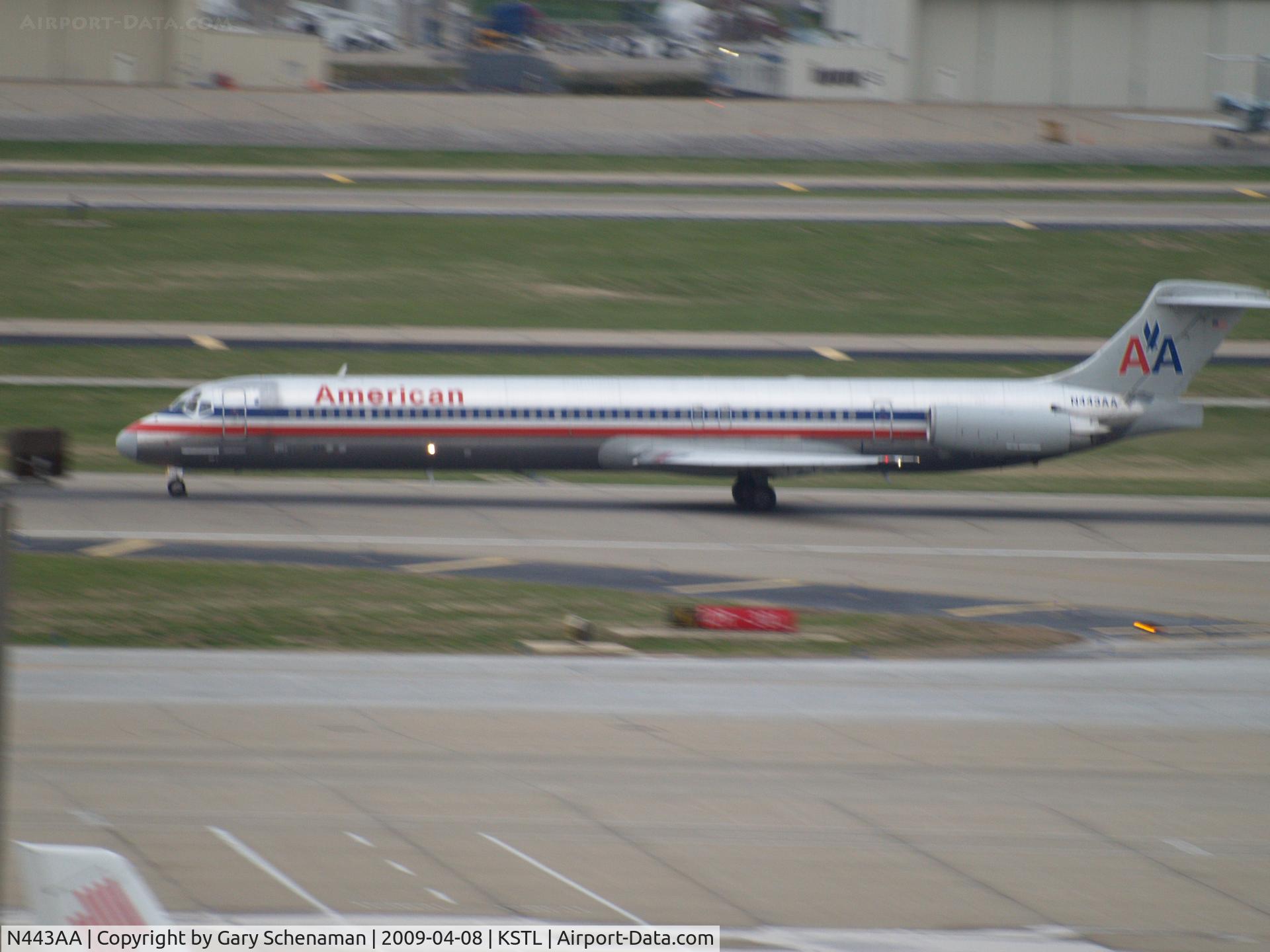 N443AA, 1987 McDonnell Douglas MD-82 (DC-9-82) C/N 49469, TAKEOFF ROLL AT ST. LOUIS