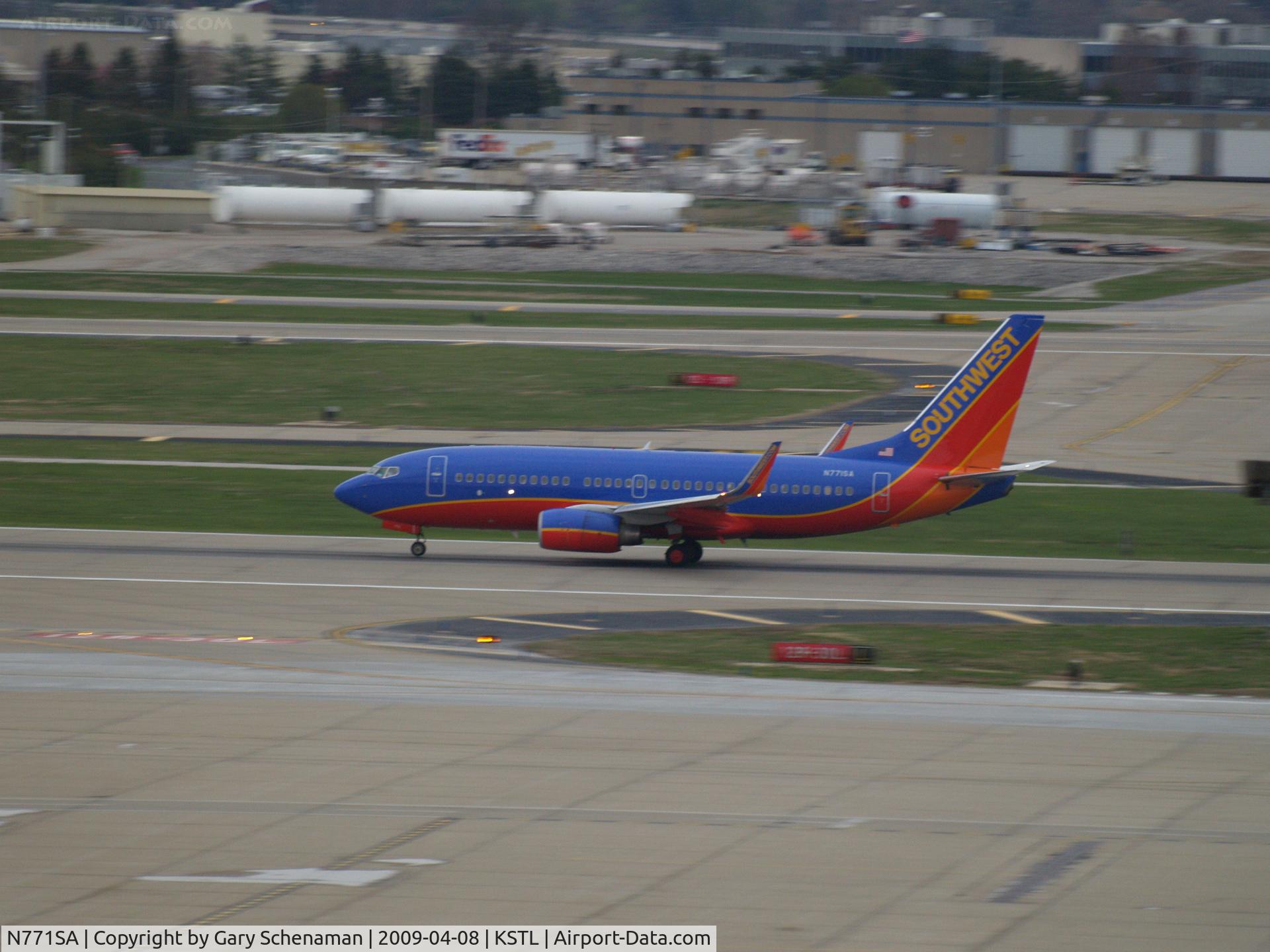 N771SA, 2000 Boeing 737-7H4 C/N 27879, TAKEOFF ROLL AT ST. LOUIS