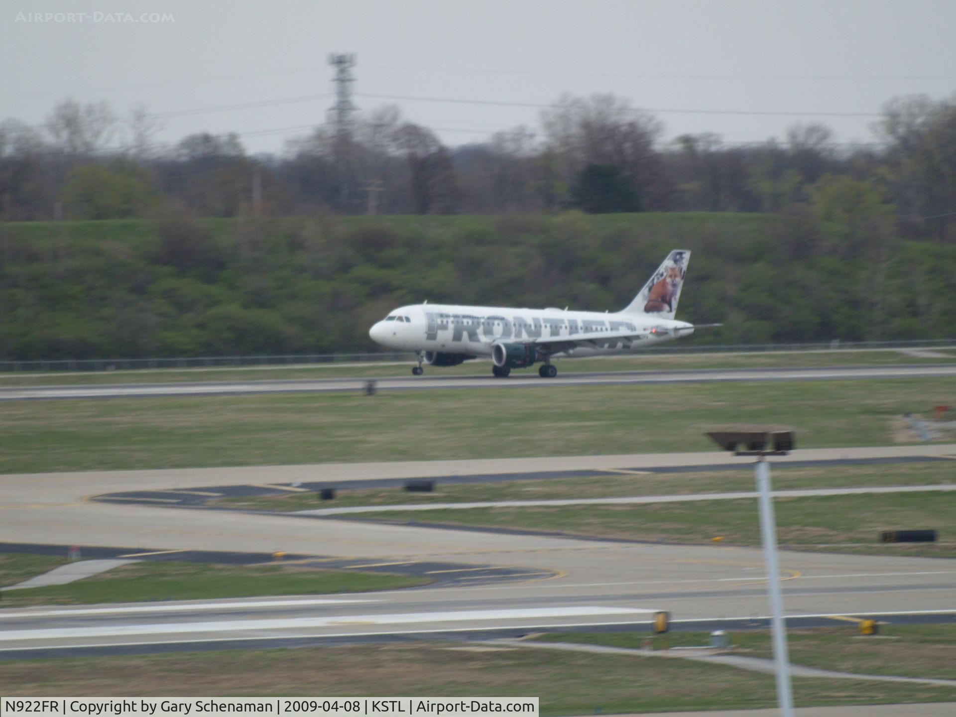 N922FR, 2003 Airbus A319-111 C/N 2012, JUST LANDED AT ST. lOUIS