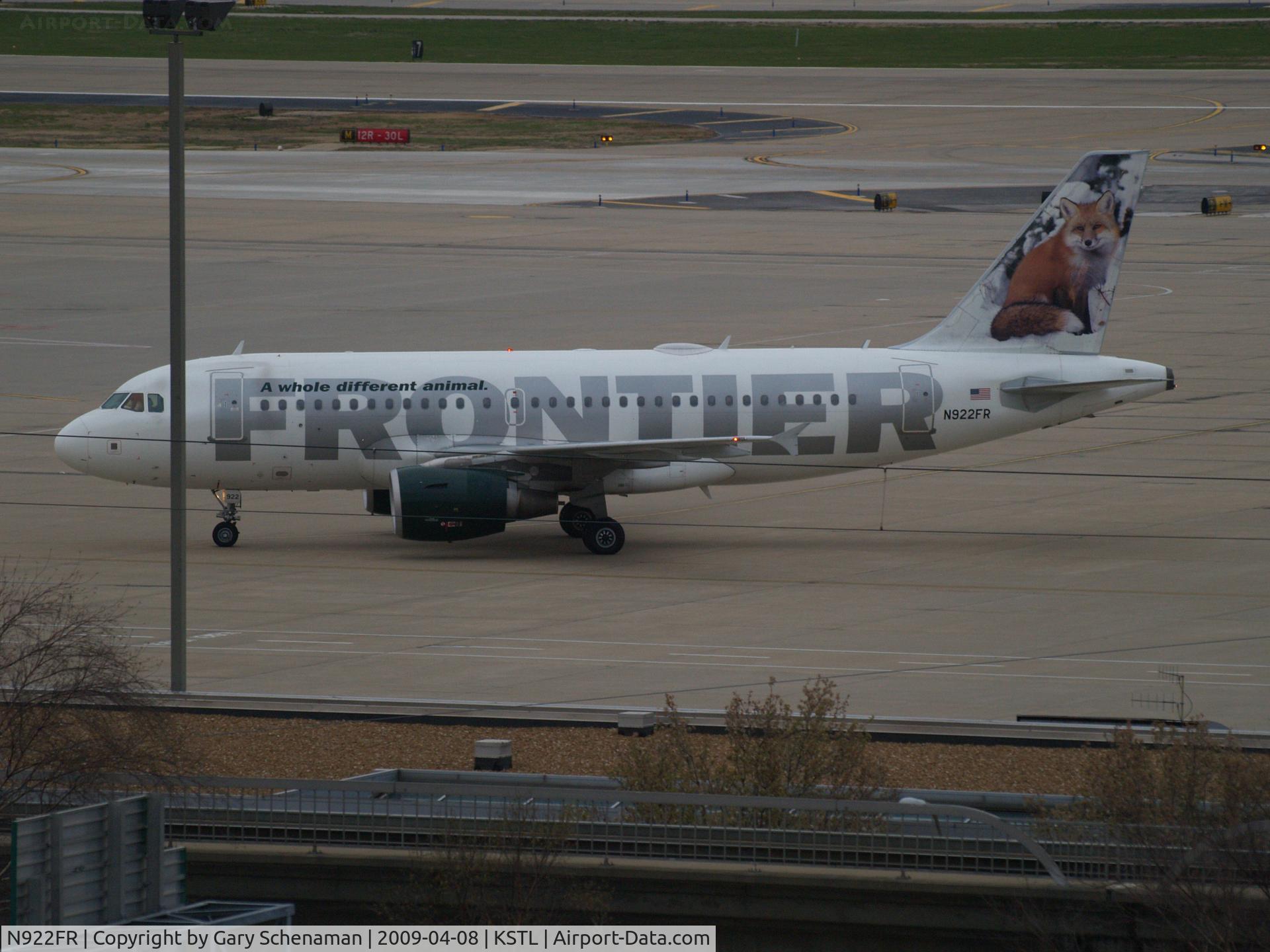 N922FR, 2003 Airbus A319-111 C/N 2012, HEADING TOWARD TERMINAL
