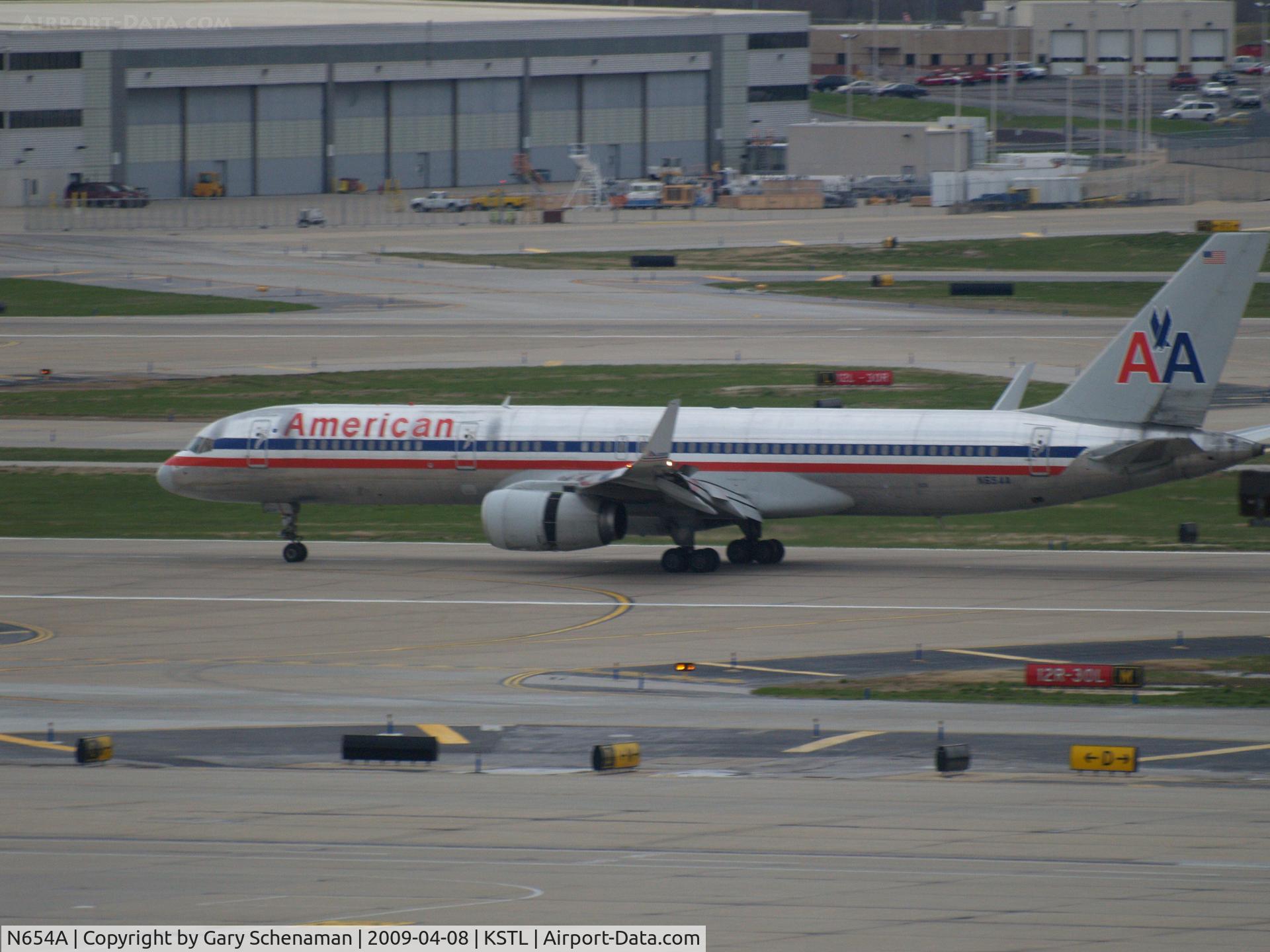 N654A, 1991 Boeing 757-223 C/N 24612, JUST LANDED AT ST. lOUIS