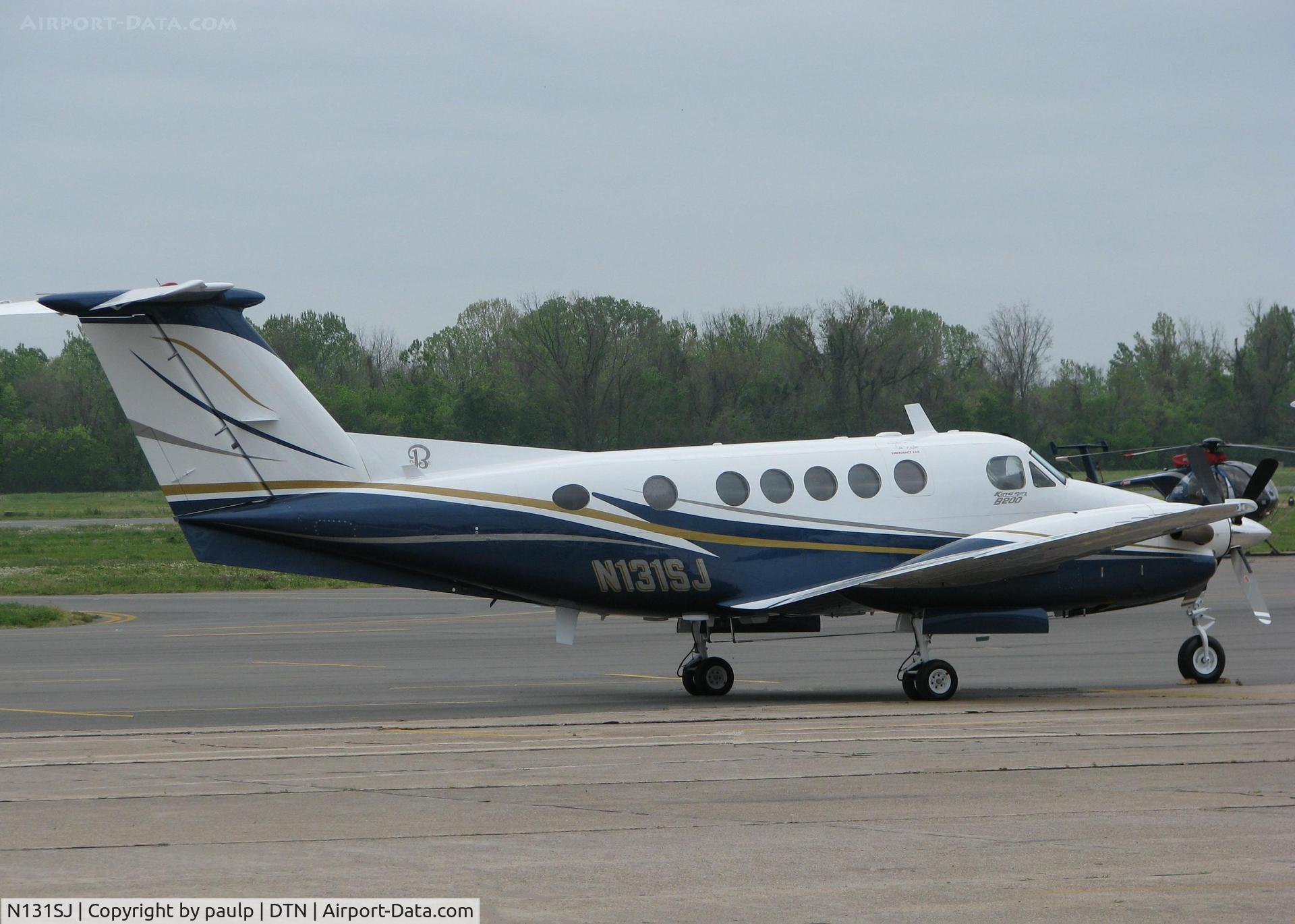N131SJ, 1976 Beech 200 C/N BB-131, Parked at the Shreveport Downtown airport.
