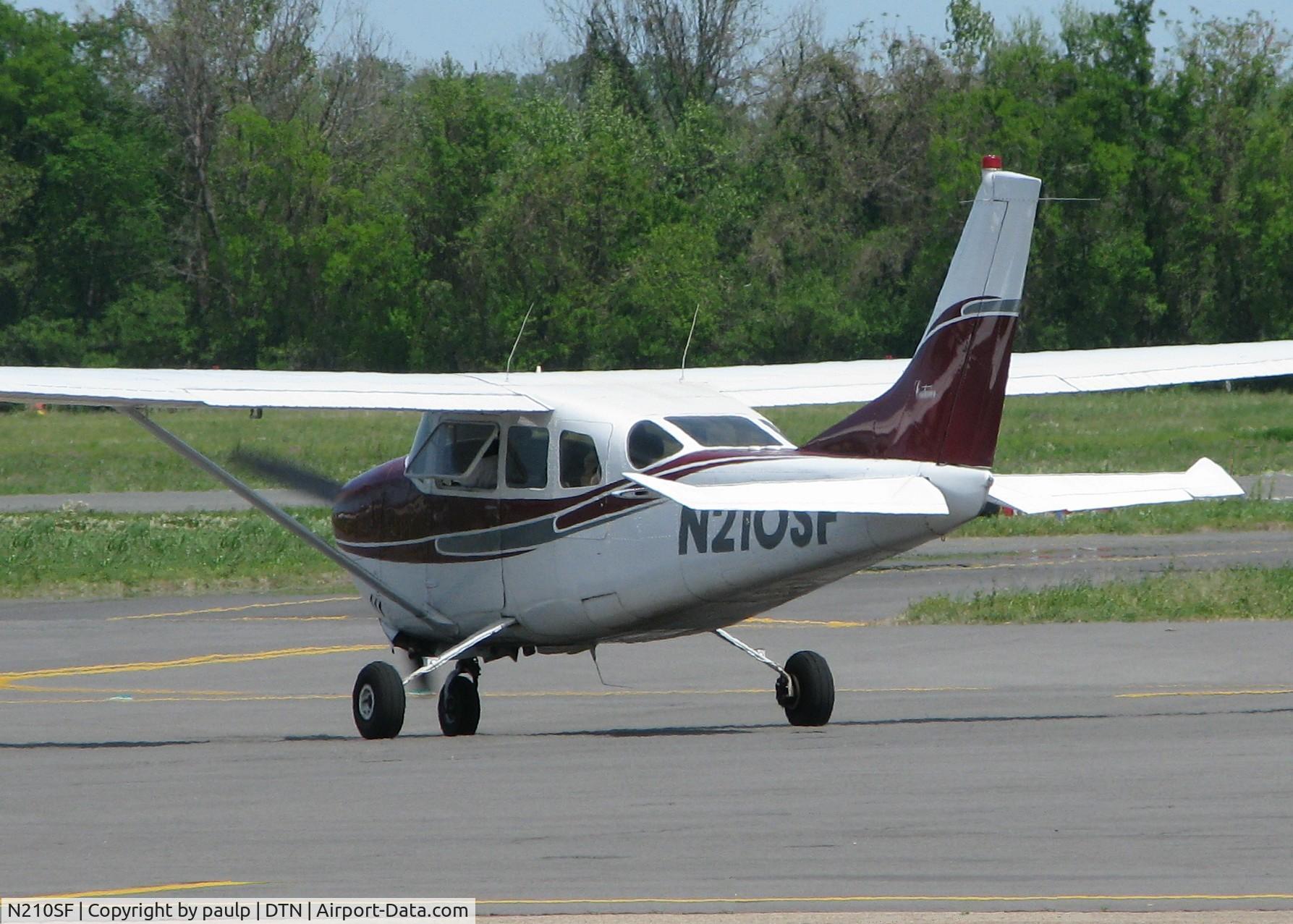N210SF, 1962 Cessna 210B C/N 21057993, Taxiing to runway 32 at the Shreveport Downtown airport.