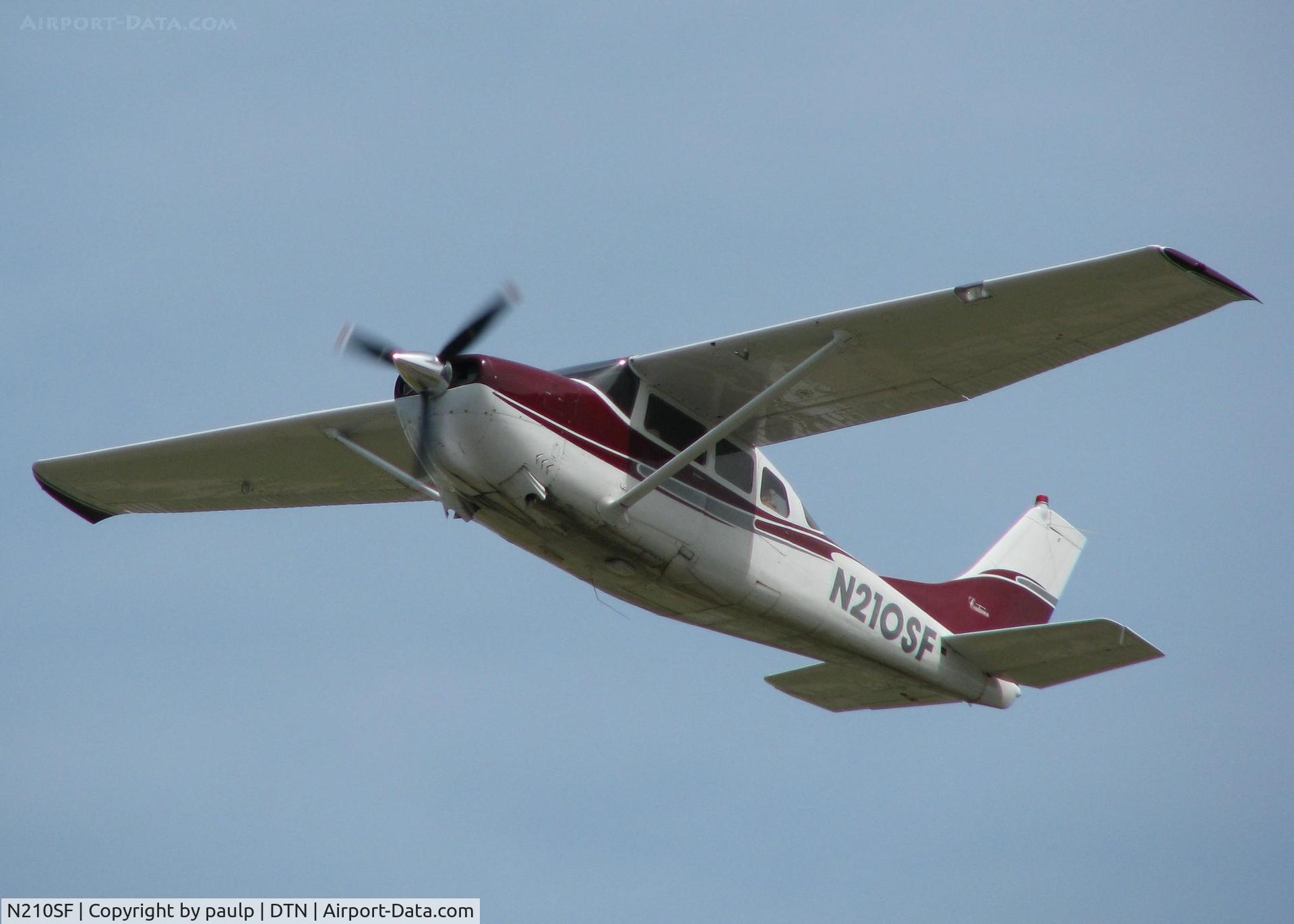 N210SF, 1962 Cessna 210B C/N 21057993, Off of runway 32 at the Shreveport Downtown airport.