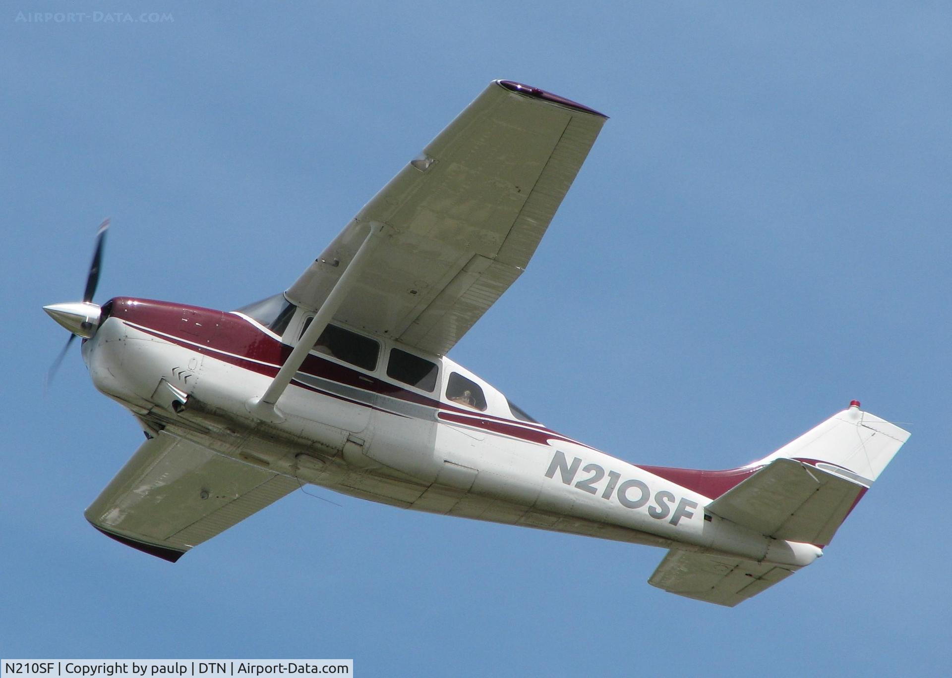 N210SF, 1962 Cessna 210B C/N 21057993, Off of runway 32 at the Shreveport Downtown airport.