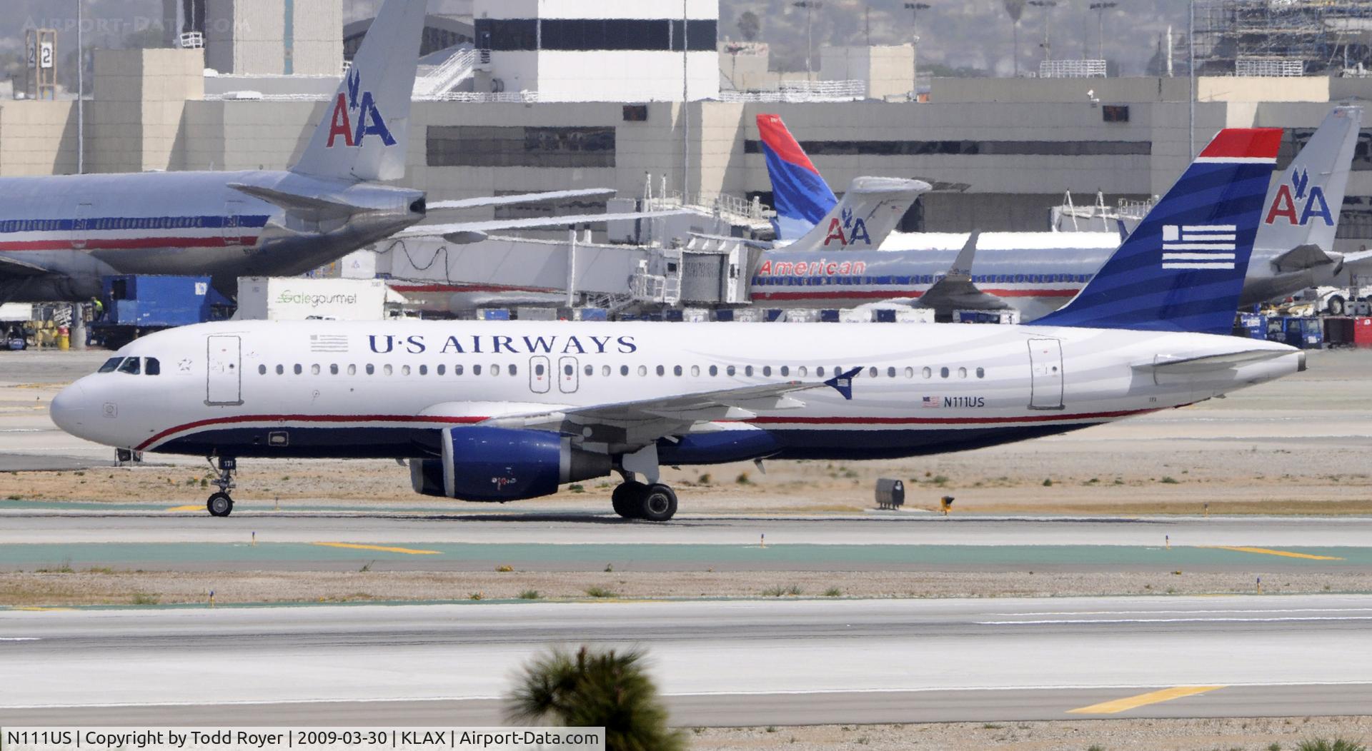 N111US, 1999 Airbus A320-214 C/N 1114, Taxi to gate