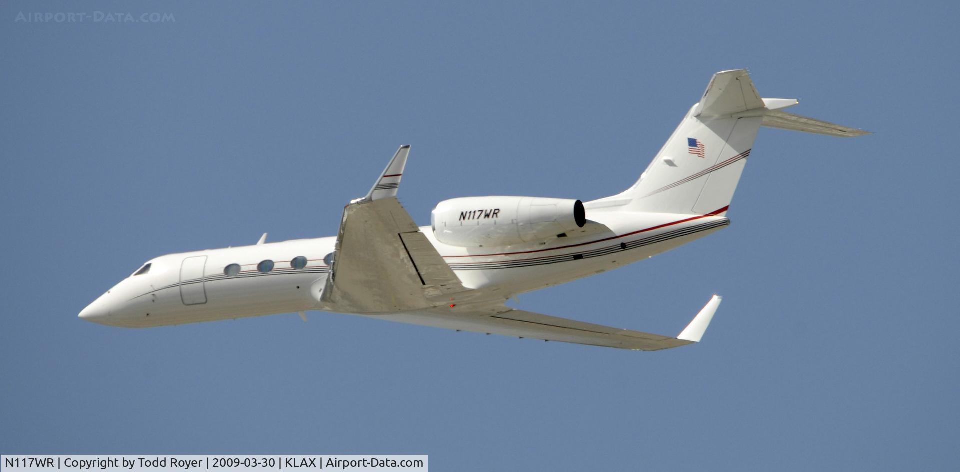 N117WR, 2005 Gulfstream Aerospace GIV-X (G350) C/N 4015, Departing LAX on 25L
