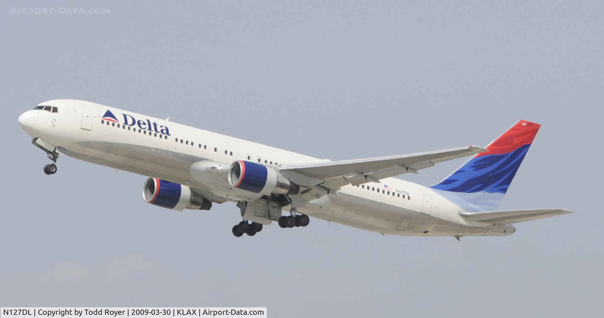 N127DL, 1988 Boeing 767-332 C/N 24077, Departing LAX on 25R