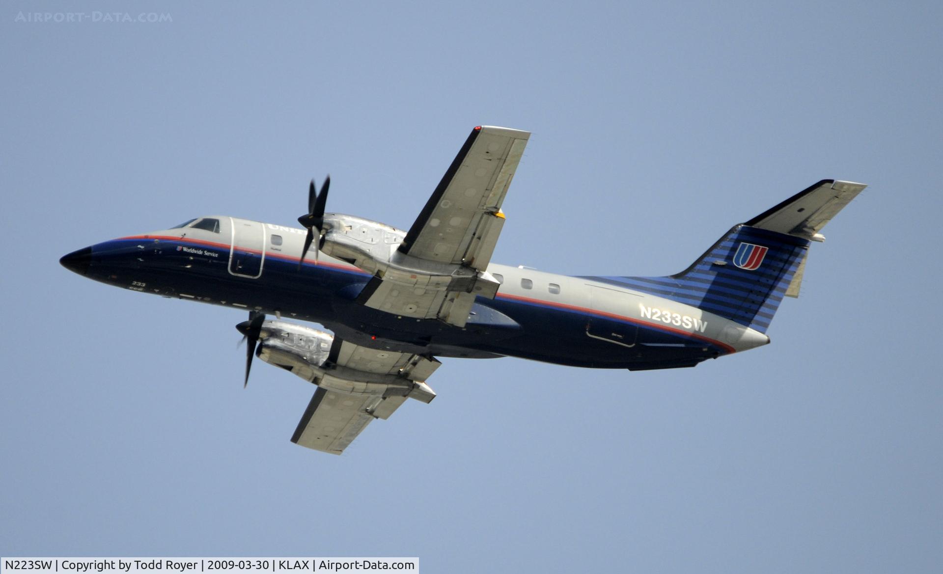 N223SW, 1995 Embraer EMB-120ER Brasilia C/N 120.291, Departing LAX on 25R