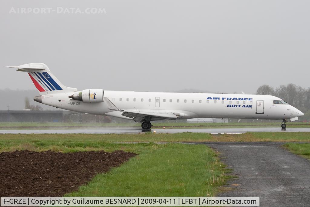 F-GRZE, 2001 Canadair CRJ-702 (CL-600-2C10) Regional Jet C/N 10032, Landing 20.