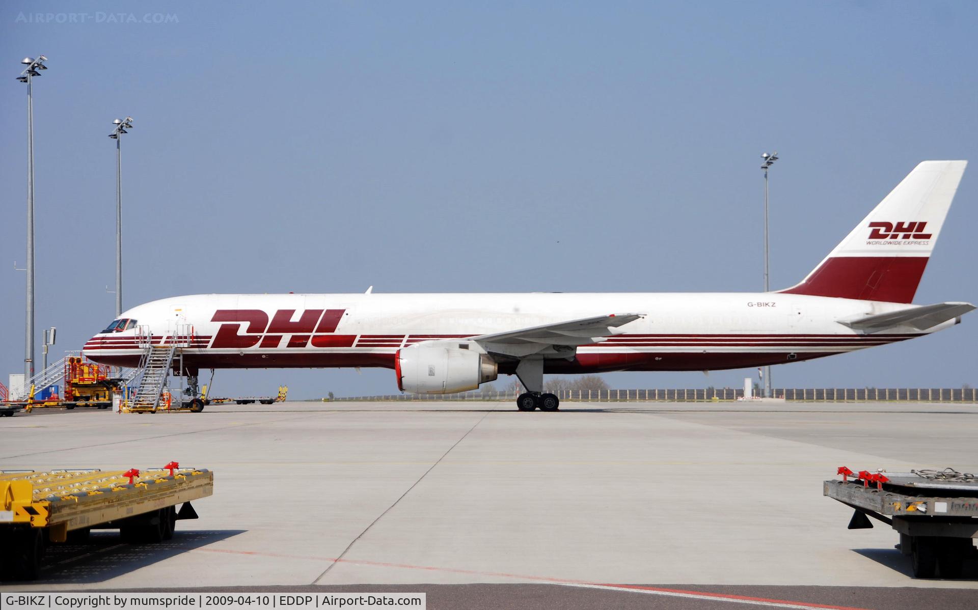 G-BIKZ, 1986 Boeing 757-236/SF C/N 23532, Lazy friday afternoon....