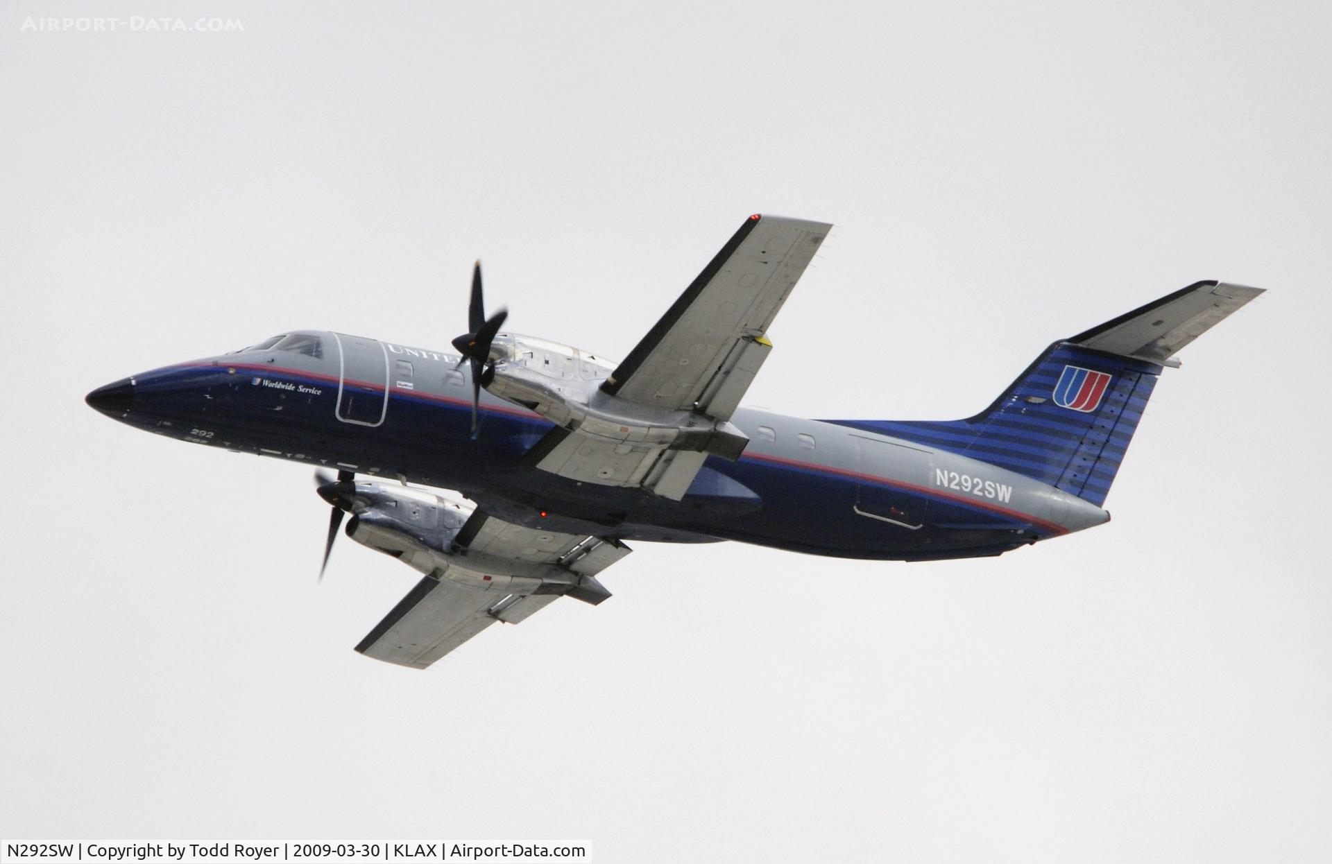N292SW, 1996 Embraer EMB-120ER Brasilia C/N 120.319, Departing LAX on 25R