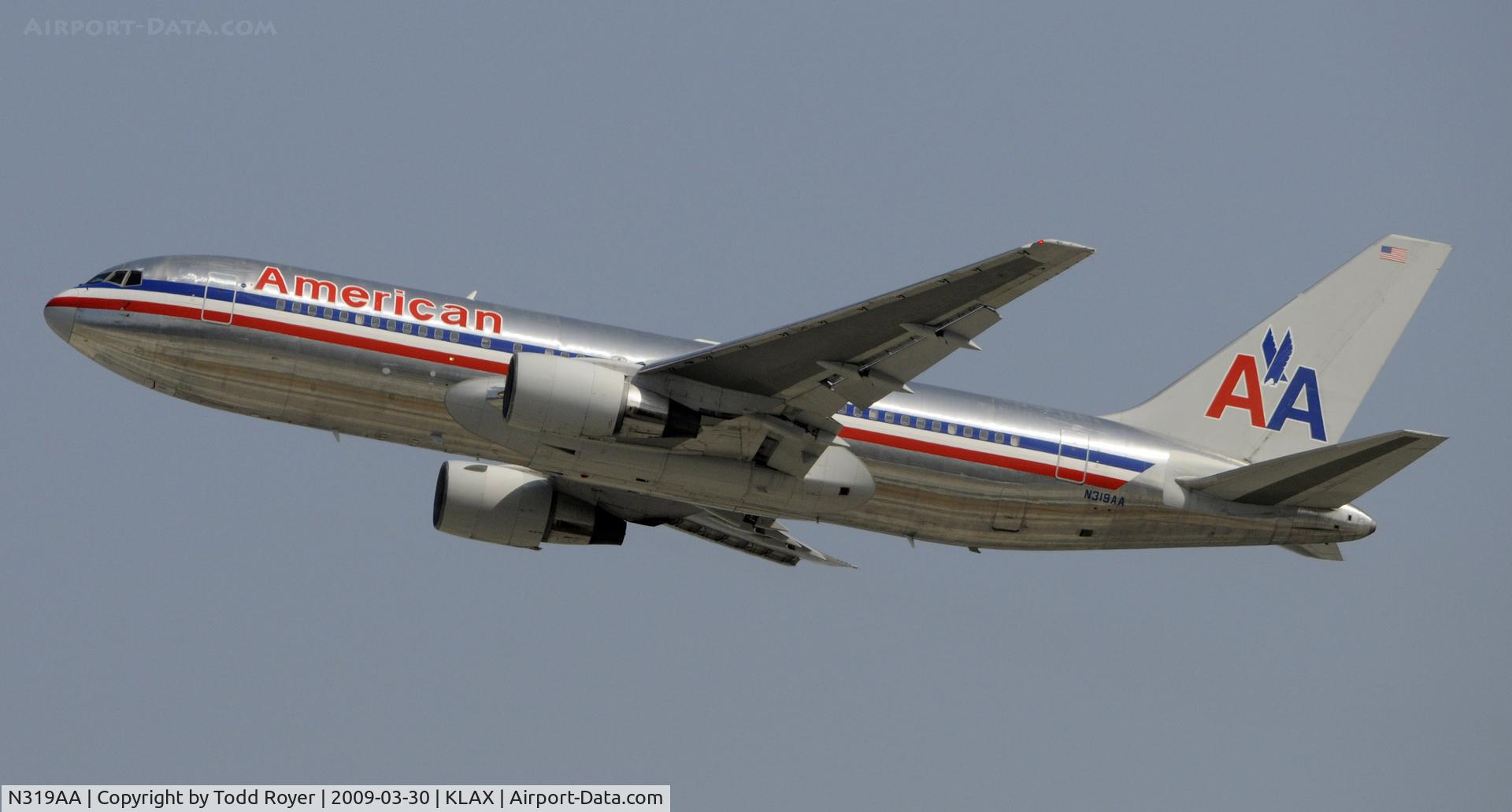 N319AA, 1985 Boeing 767-223 C/N 22320, Departing LAX on 25R