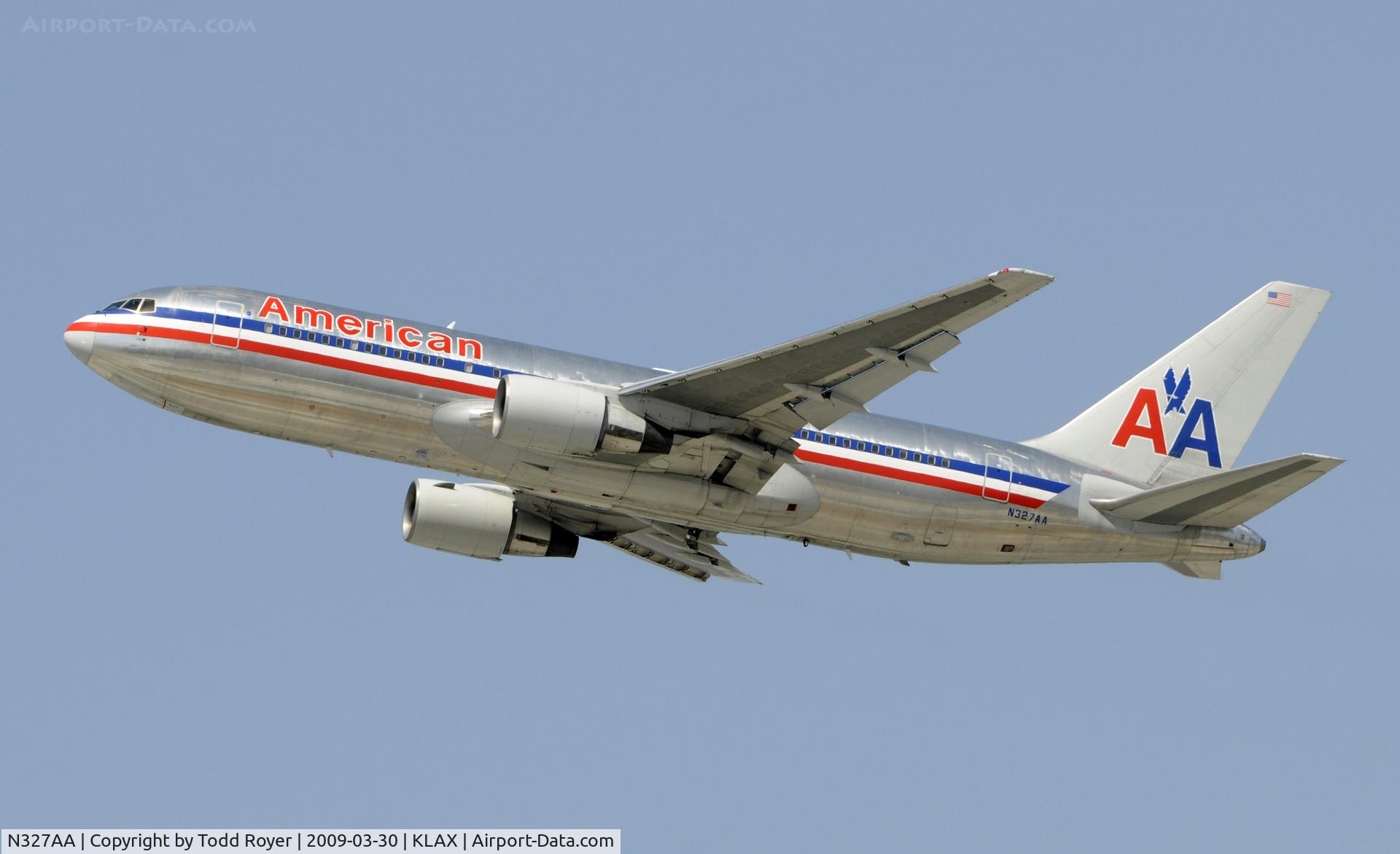 N327AA, 1986 Boeing 767-223 C/N 22327, Departing LAX on 25R